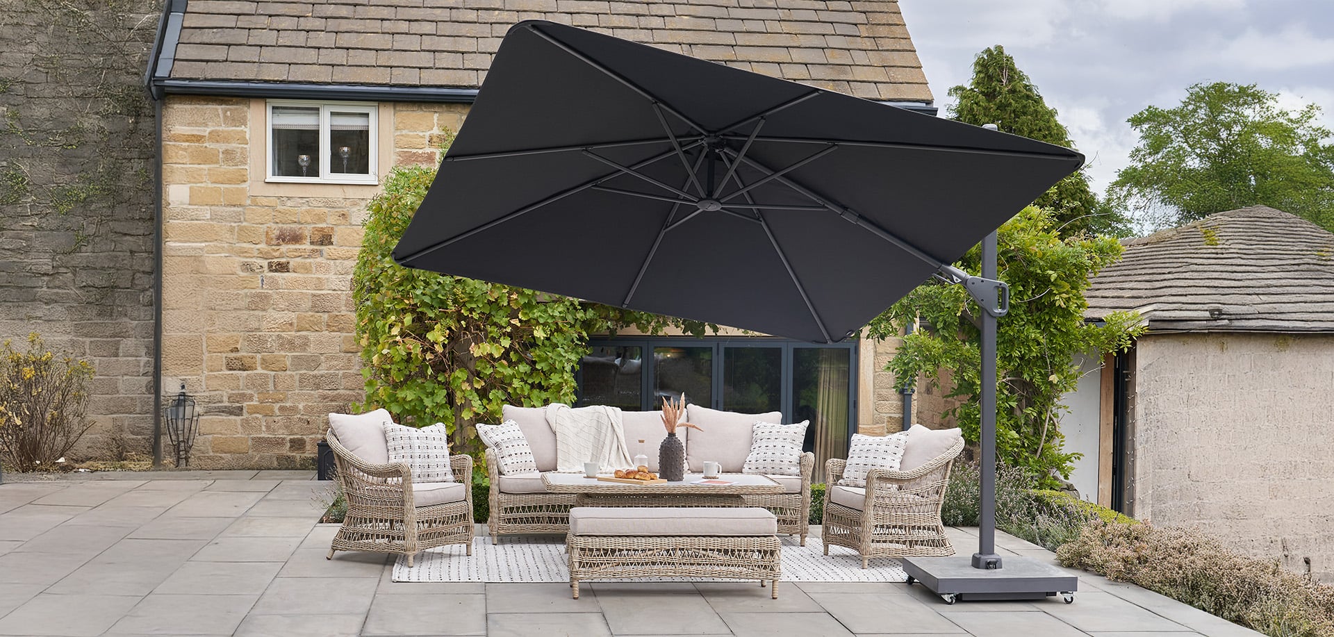free standing patio umbrella uk 9FT with Crank Lift & Tilt grade frame ensures stability in wind and weather Waterproof The 5 Best Garden Parasols