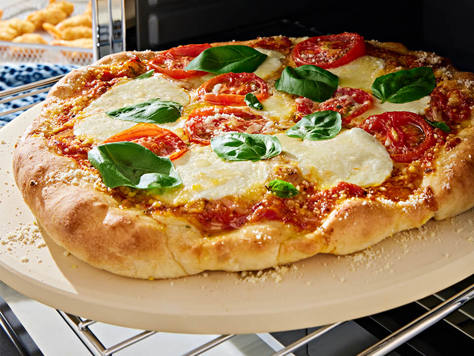 Create crispy, delicious pizza from home