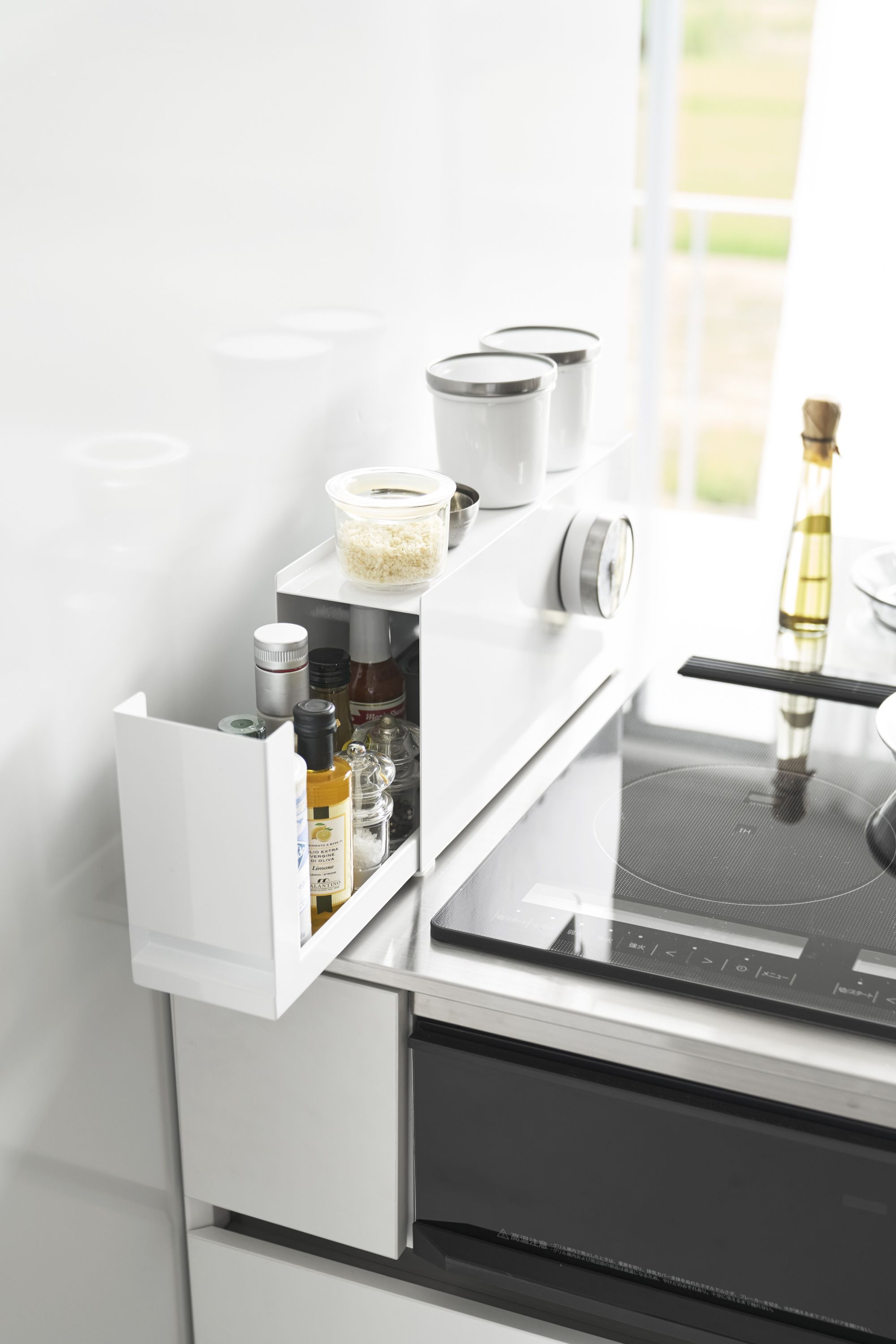 New Magnetic and Space-Saving Kitchen Solutions