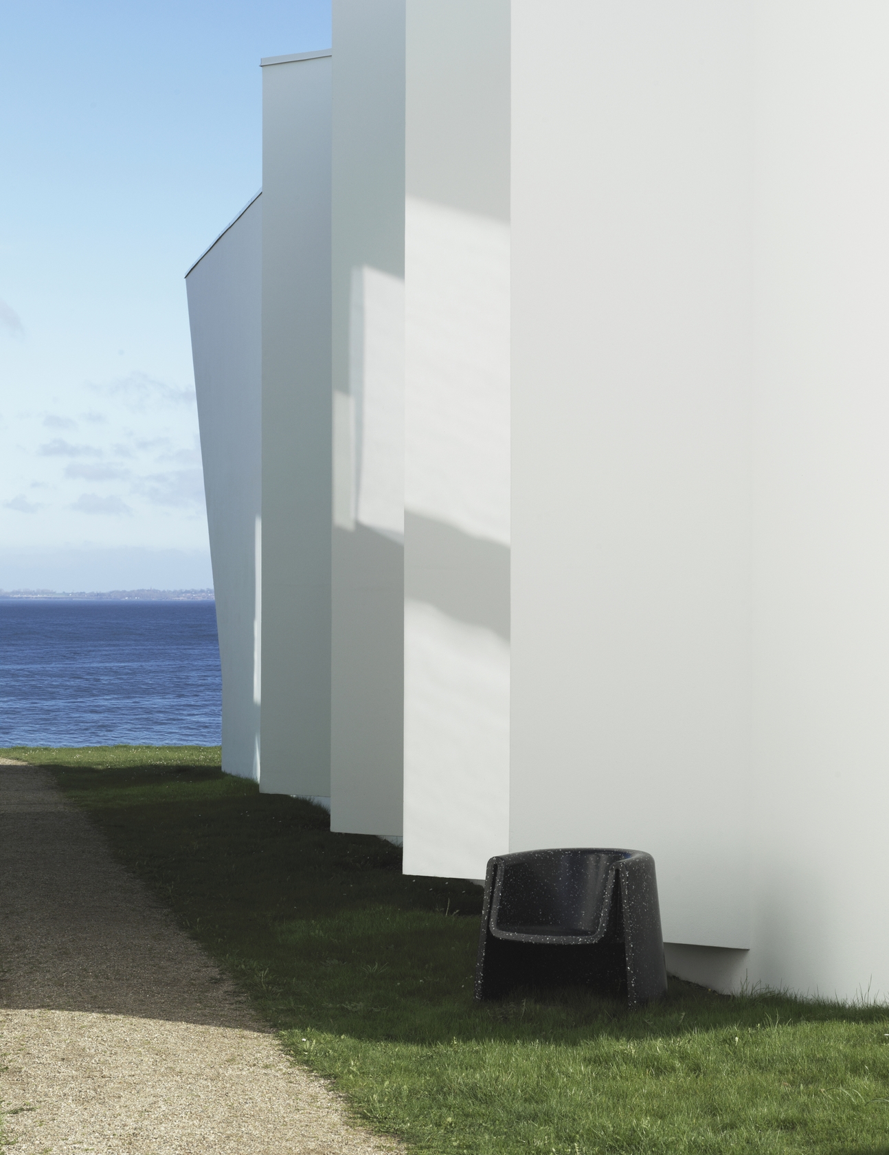 Bit Lounge Chair