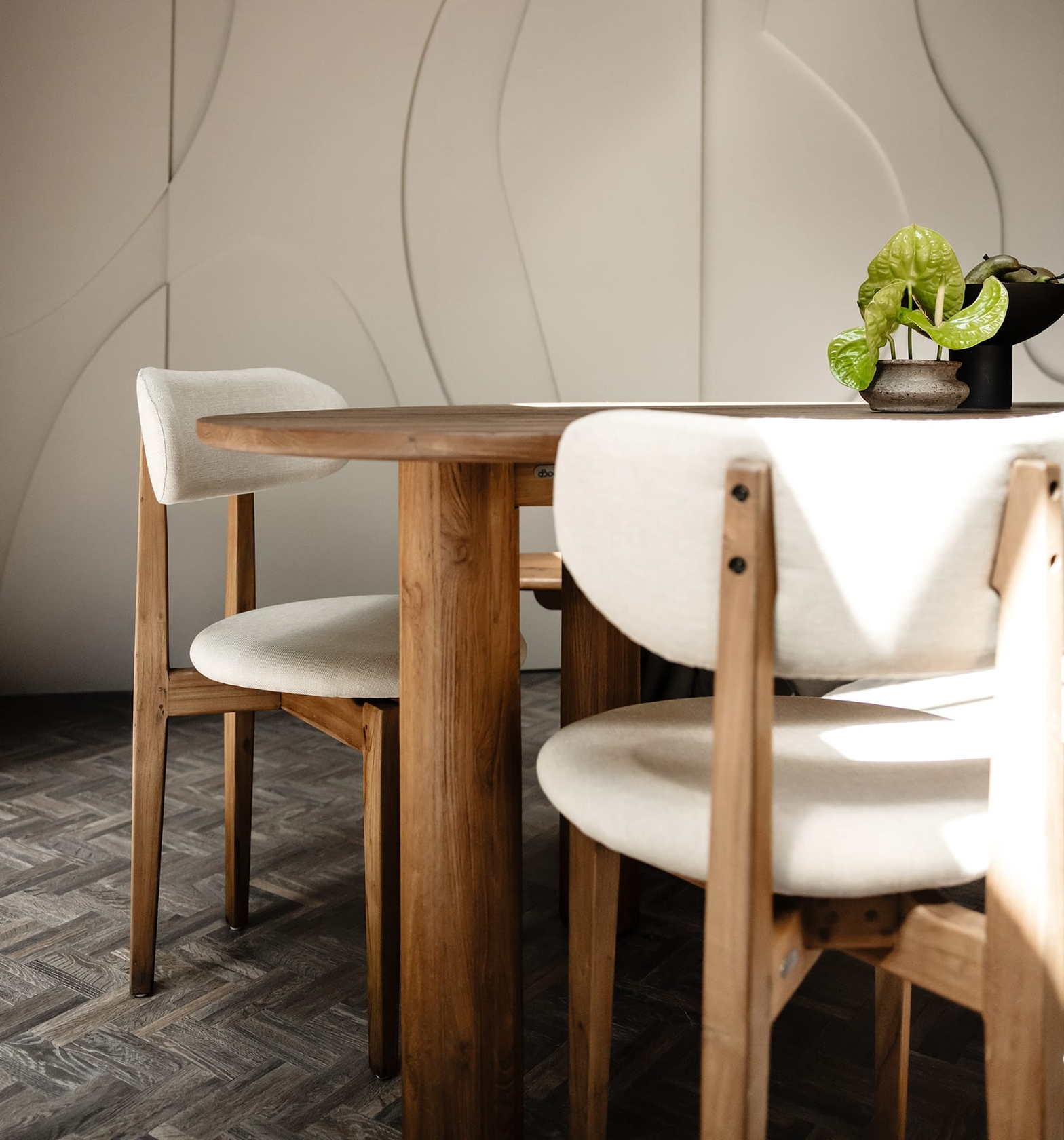 dBodhi Luna Dining Table