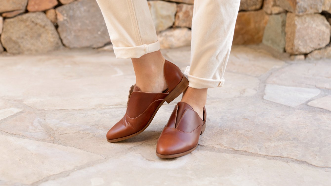 Nisolo Emma d'Orsay Oxford 2.0 Linen Suede