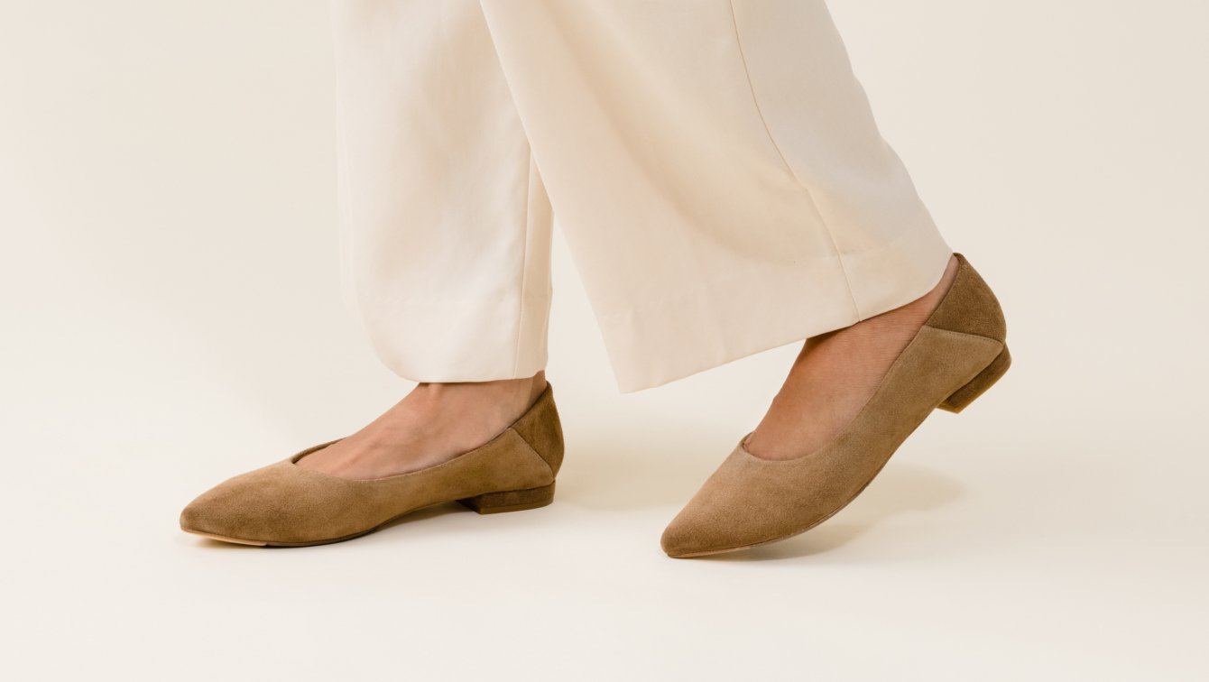 Nisolo Fina Pointed Toe Flat Greige Snake