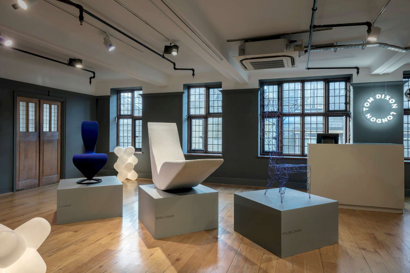 Bird Chaise - Cat-EL0200 - Floor Stock