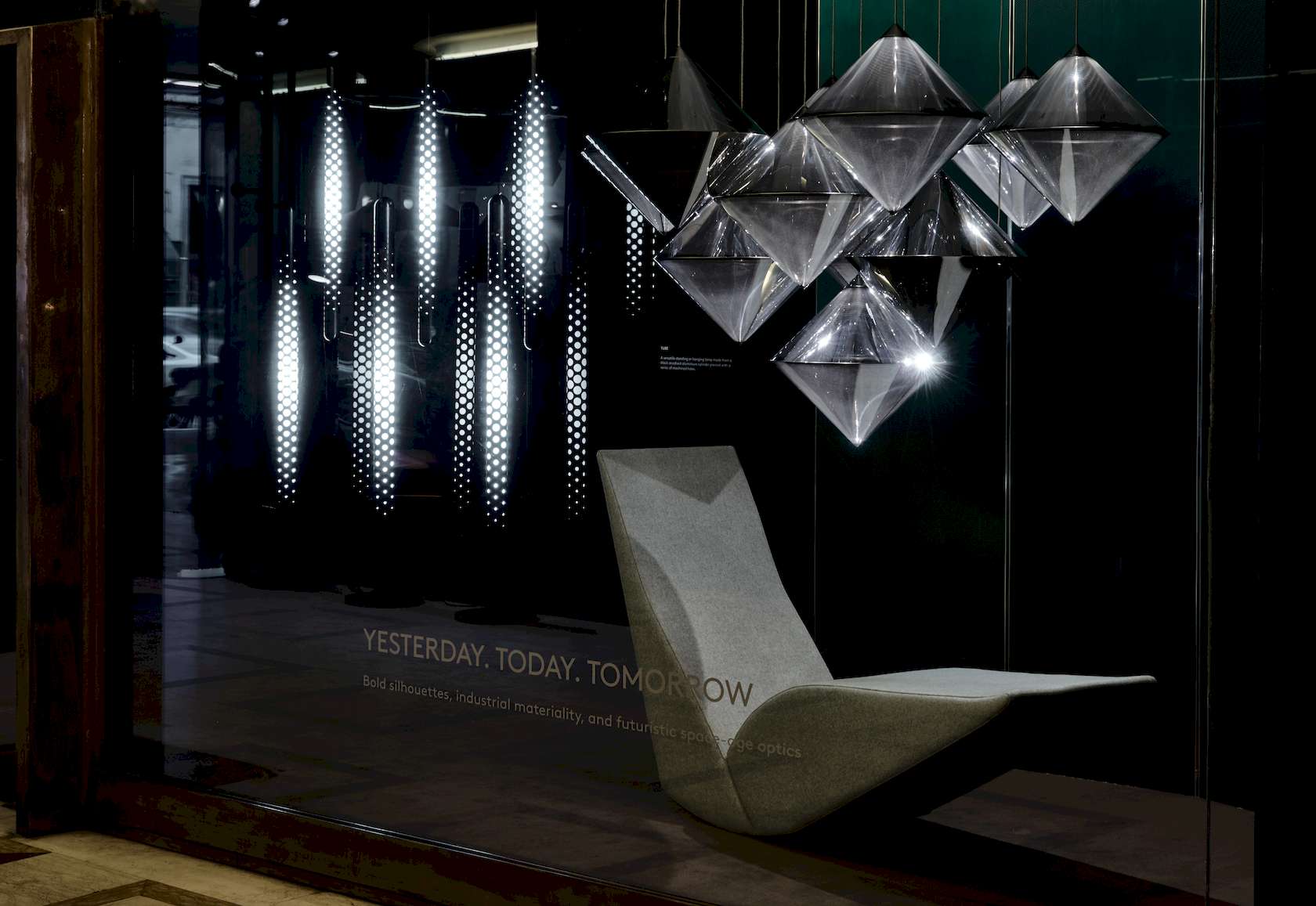 Bird Chaise - Cat-EL0200 - Floor Stock