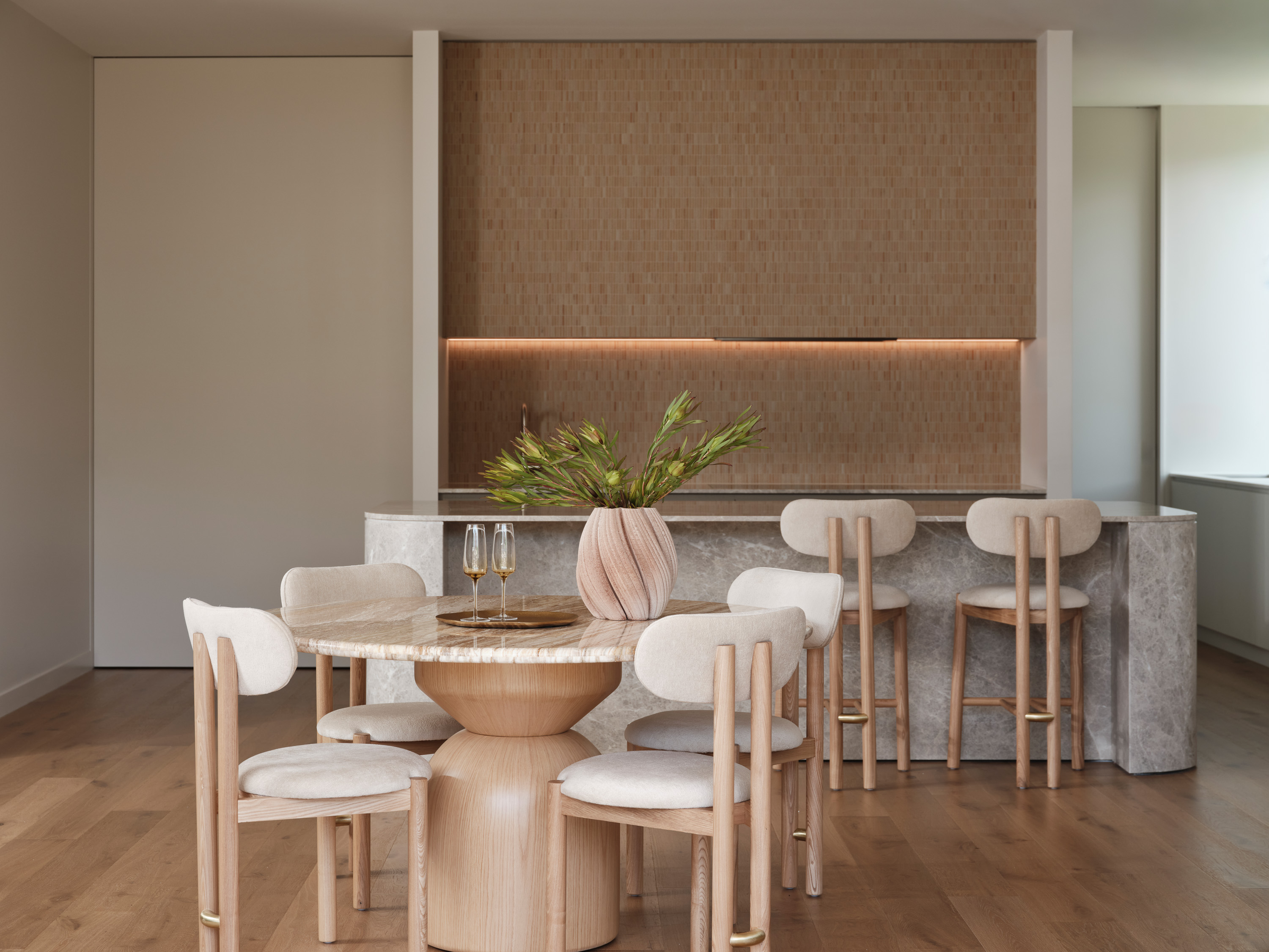 Tiramisu Round Dining Table