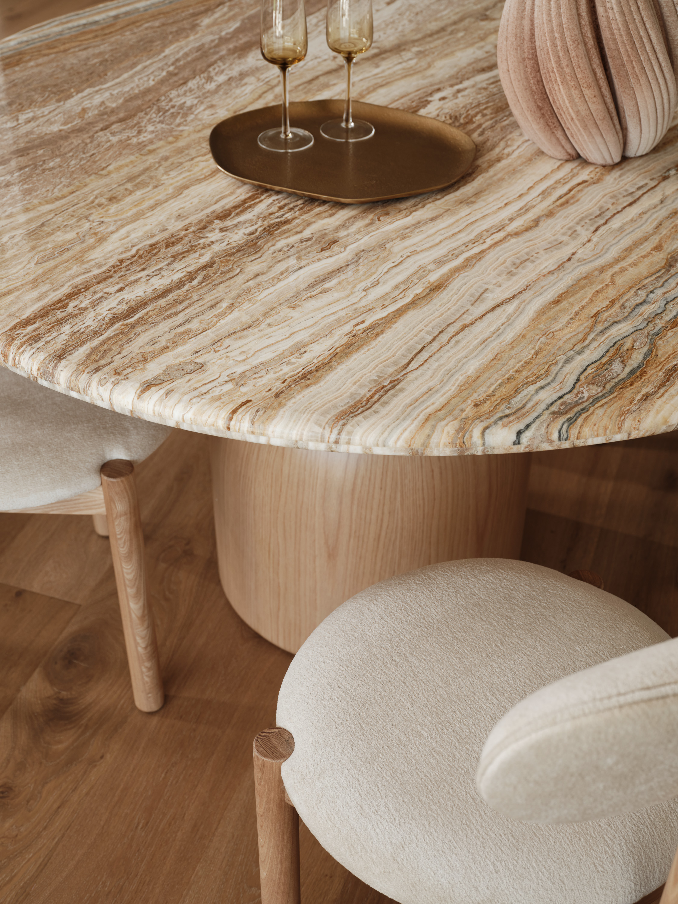 Tiramisu Round Dining Table