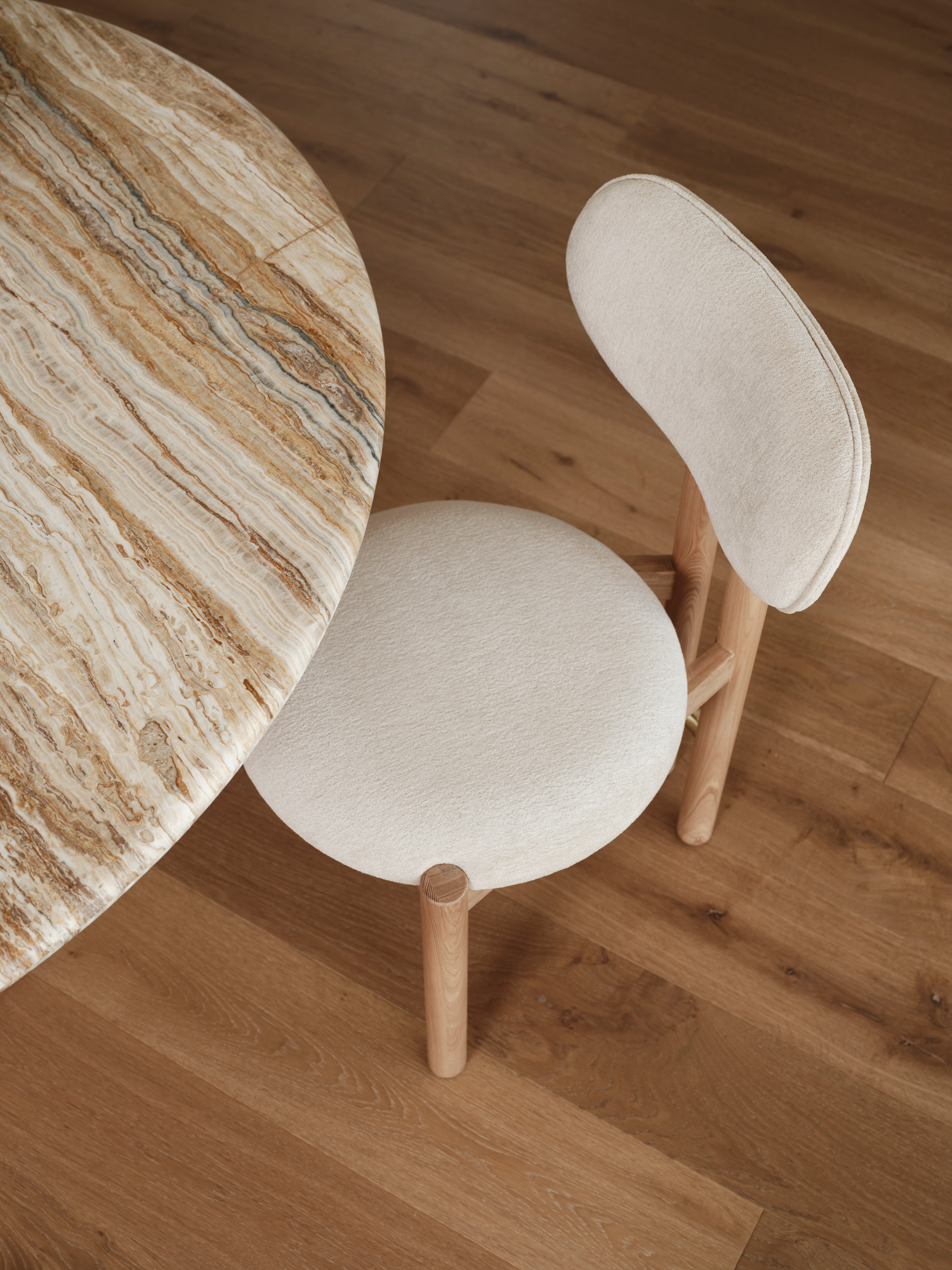 Tiramisu Round Dining Table