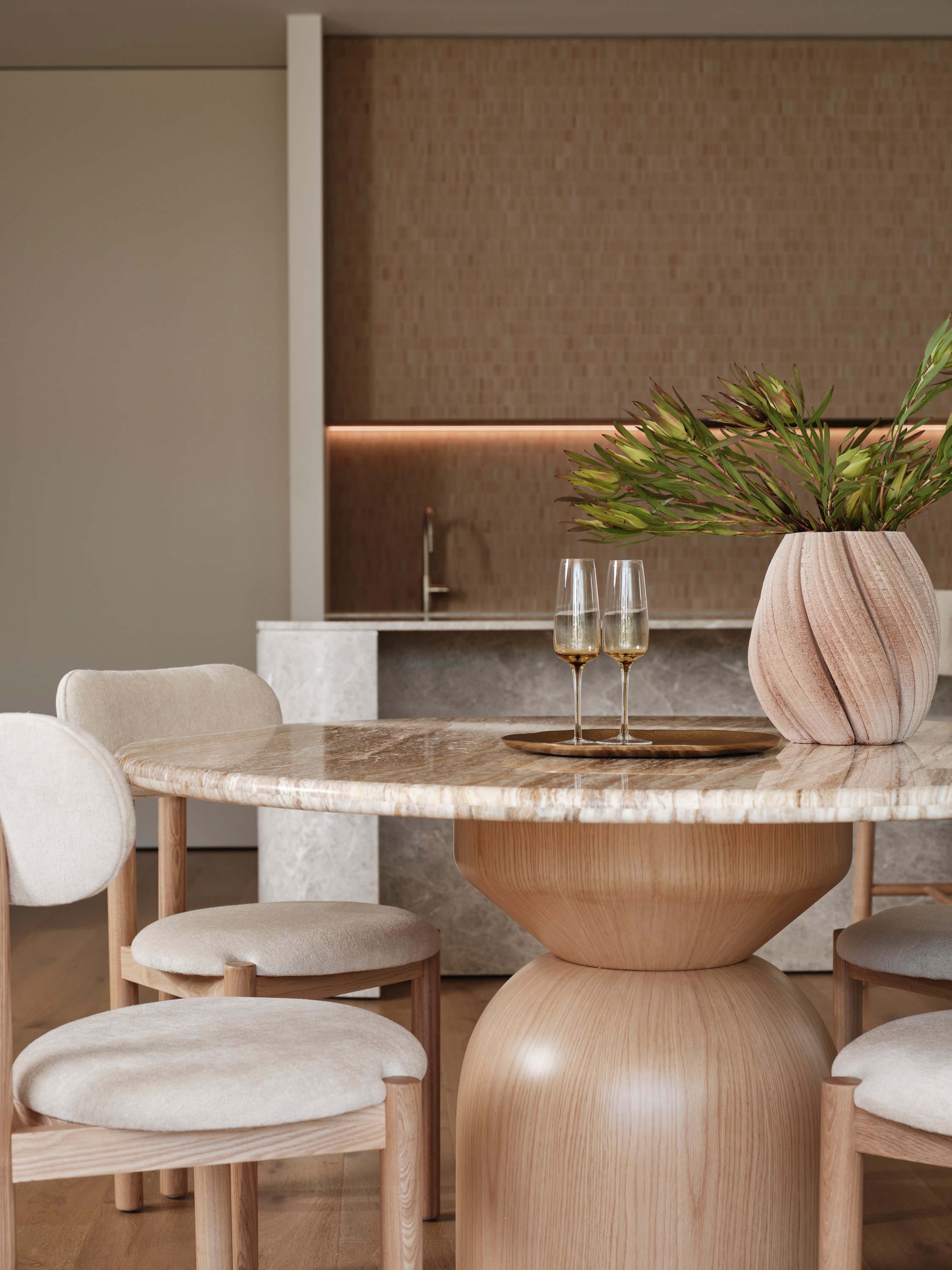 Tiramisu Round Dining Table