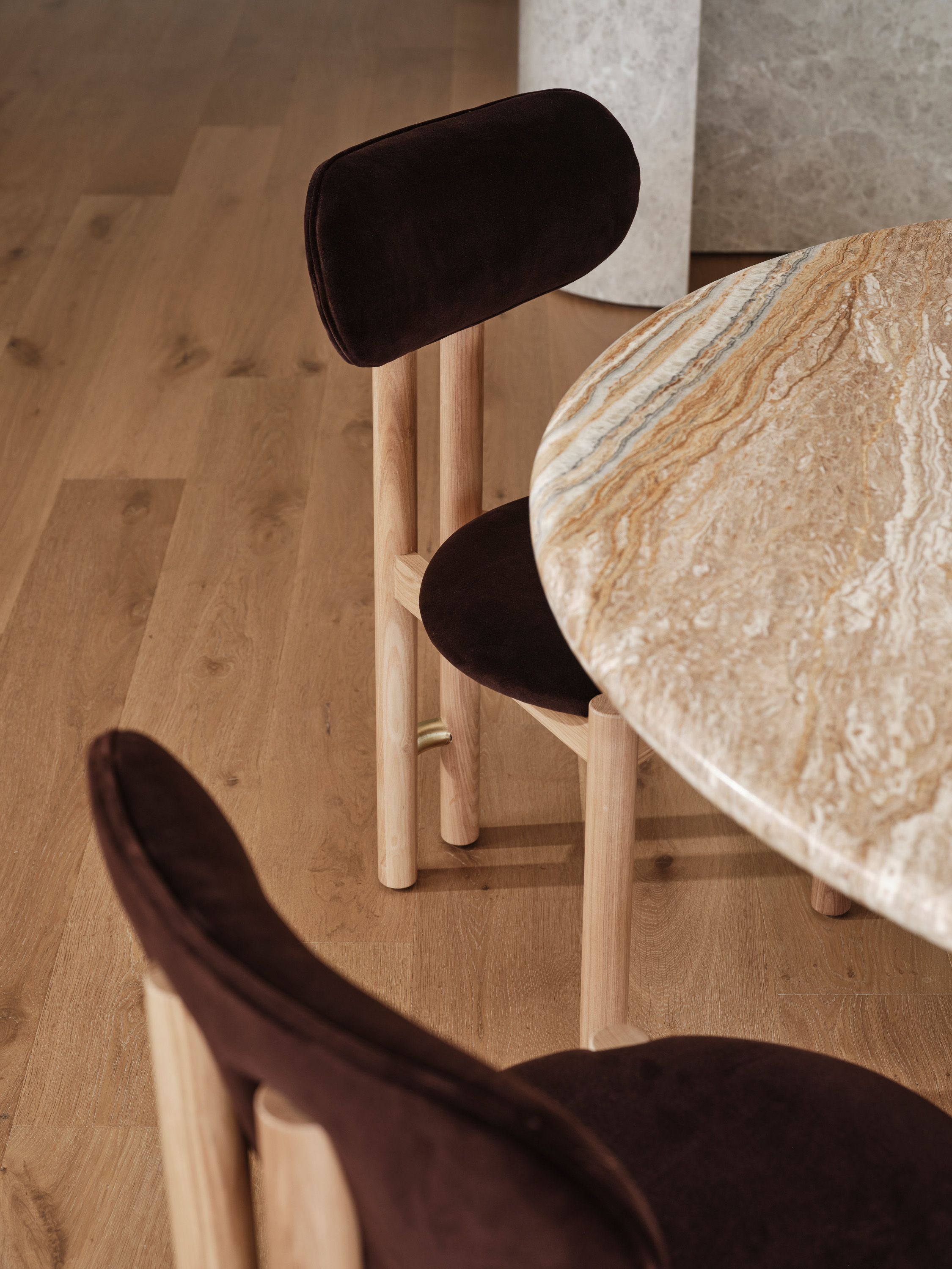 Tiramisu Round Dining Table