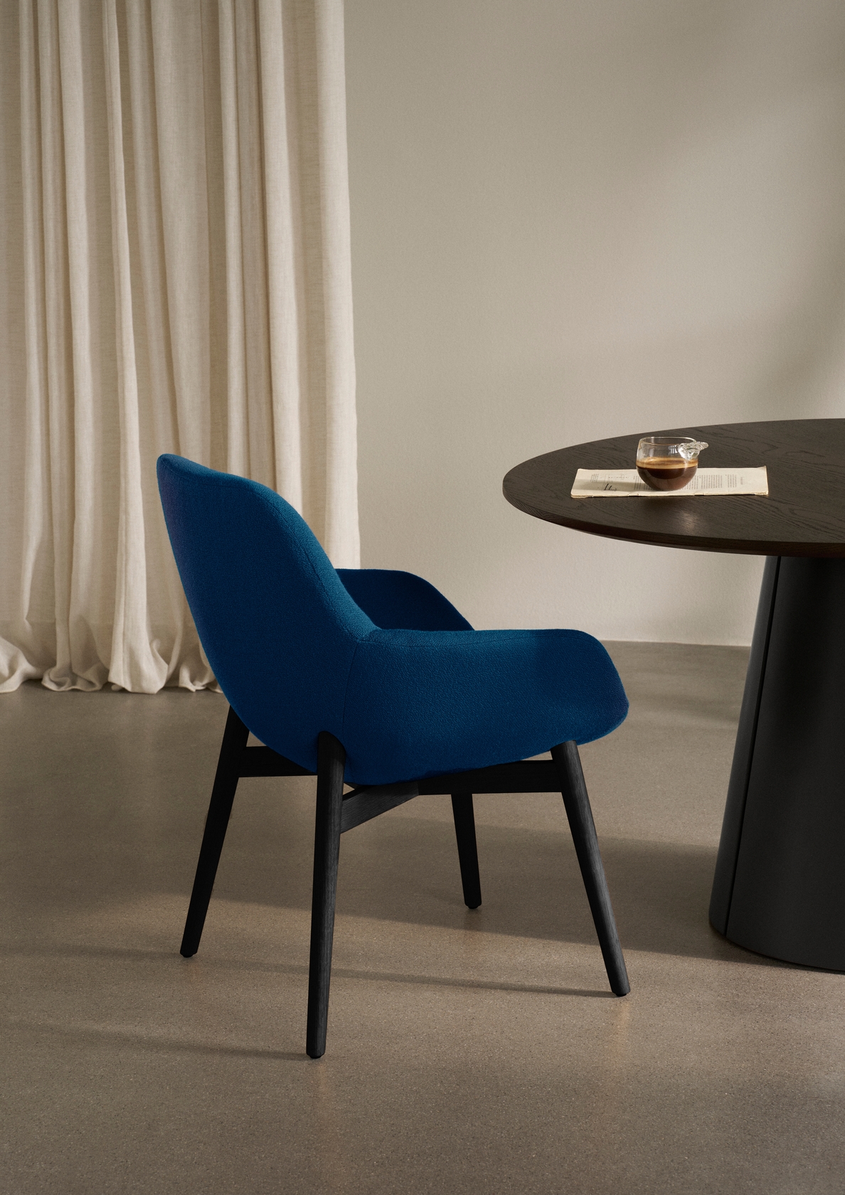 Sinum Arm Chair with Wooden Base