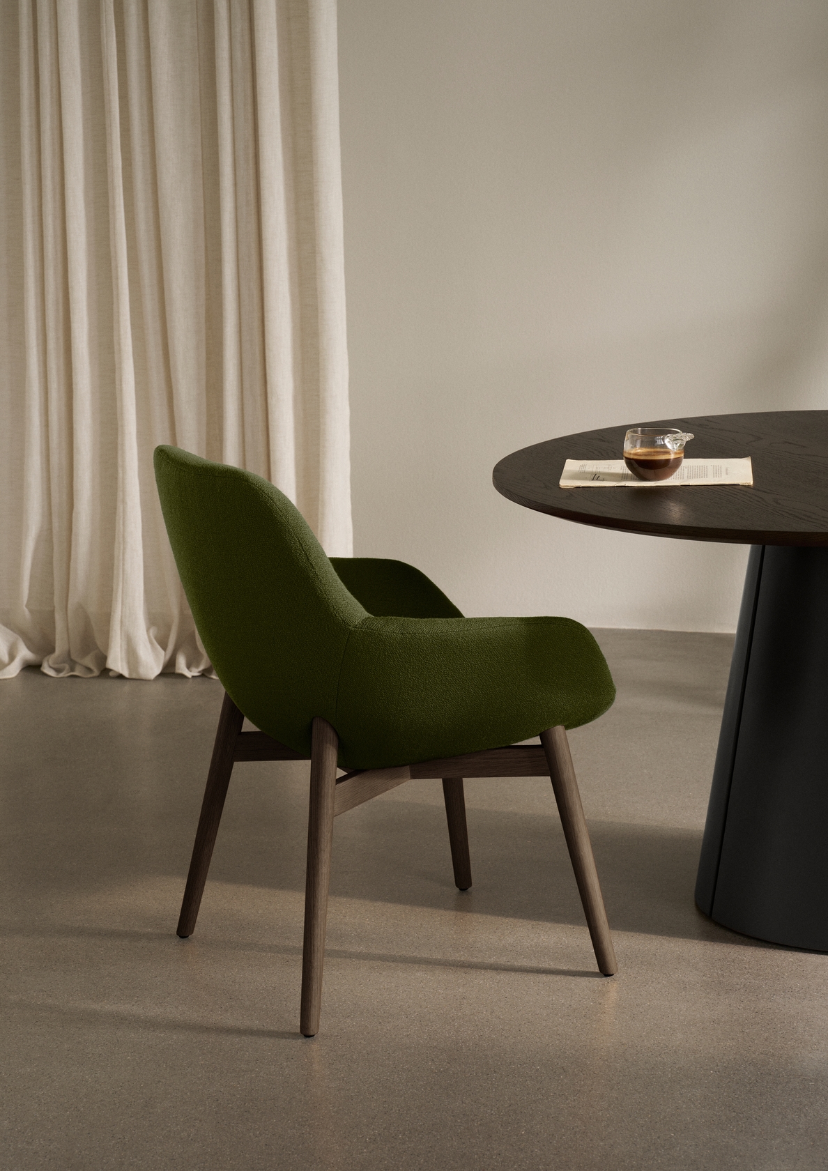 Sinum Arm Chair with Wooden Base