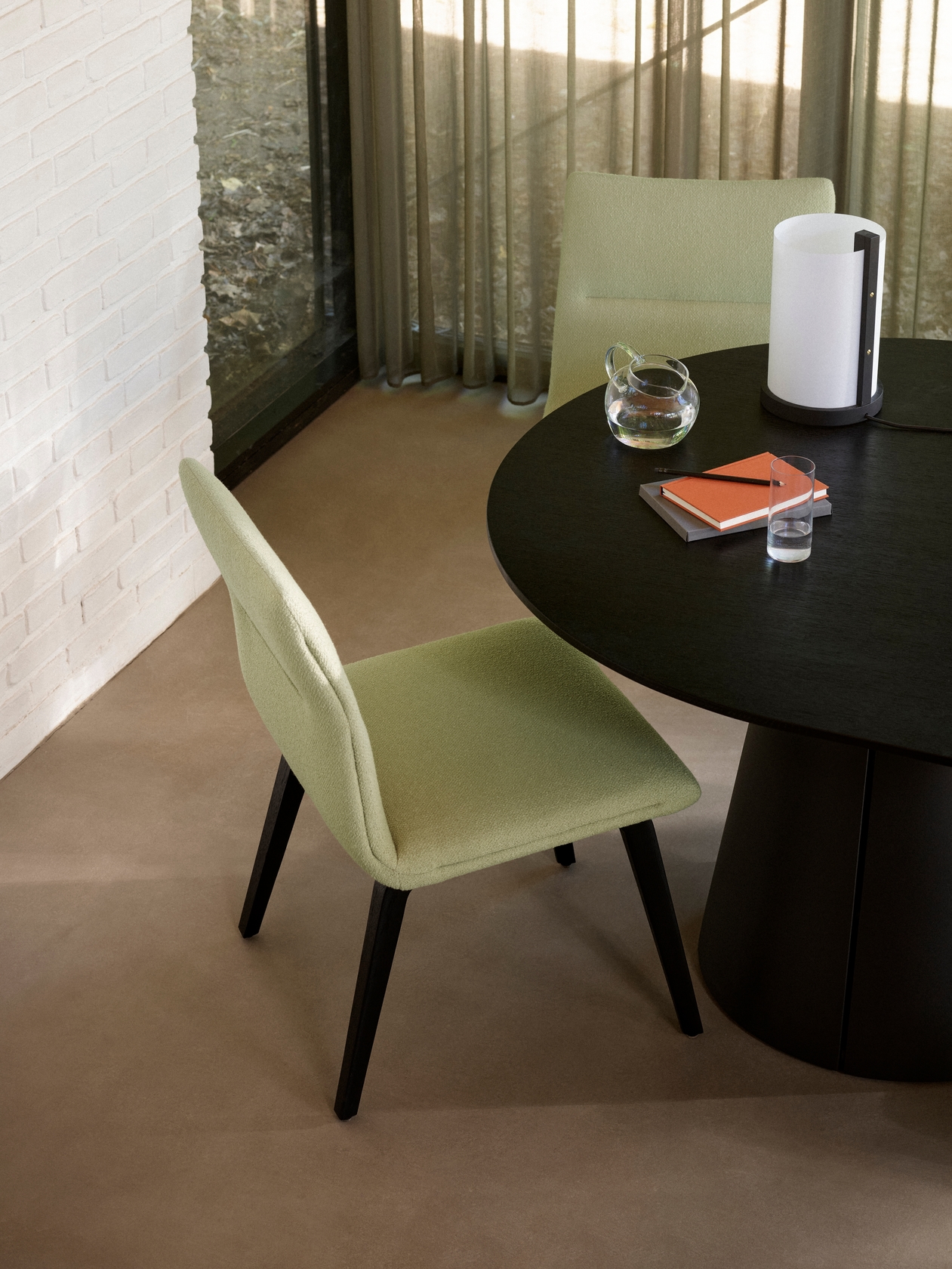 Trim Rectangular Dining Table