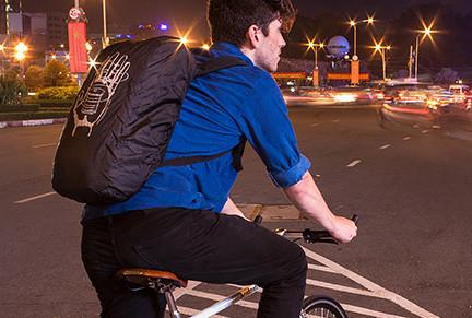 Backpack-Rain-Cover-Lifestyle-01-v1573132331780