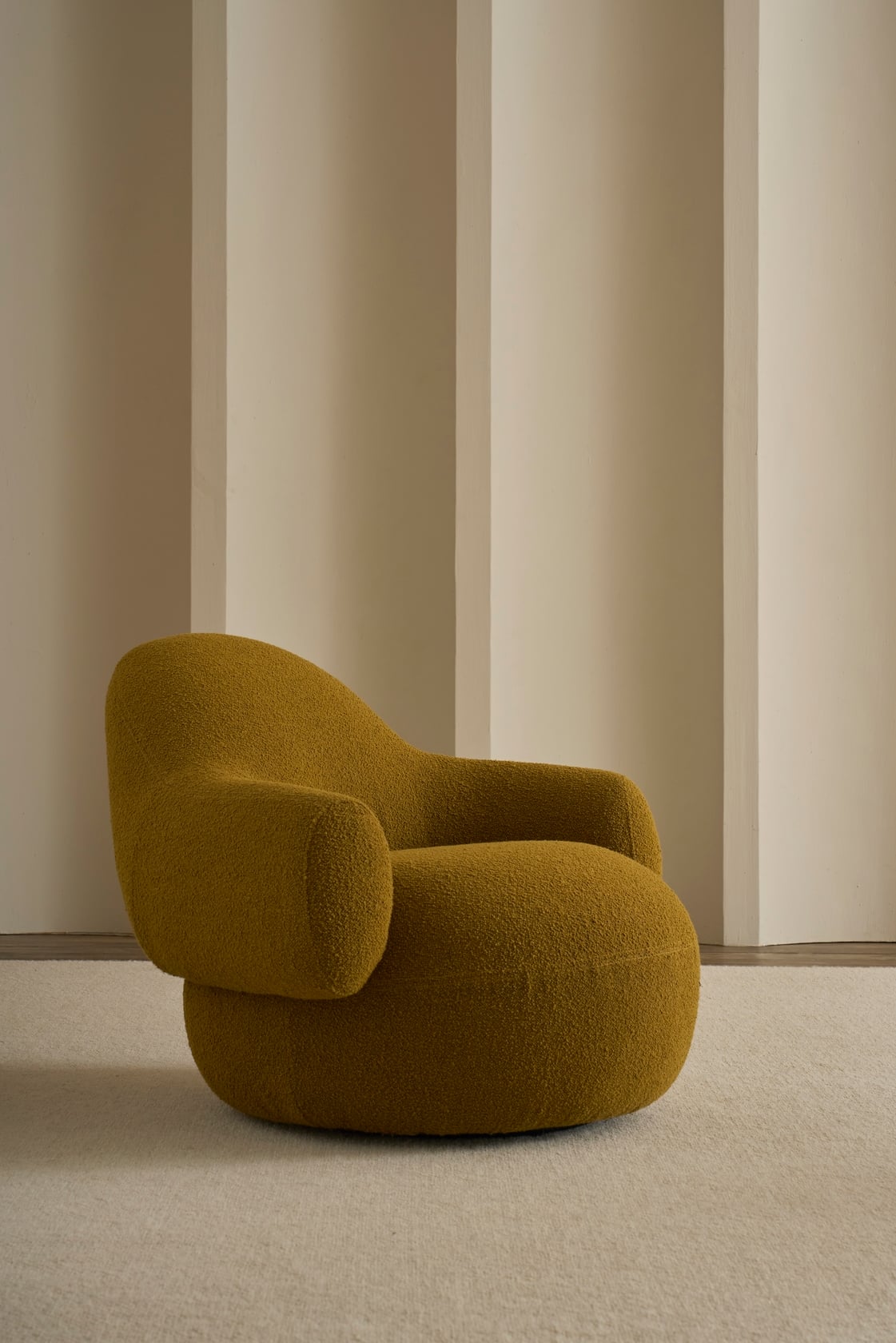 Toad Lounge Chair - Fawn-Fleece 0015 - Floor Stock