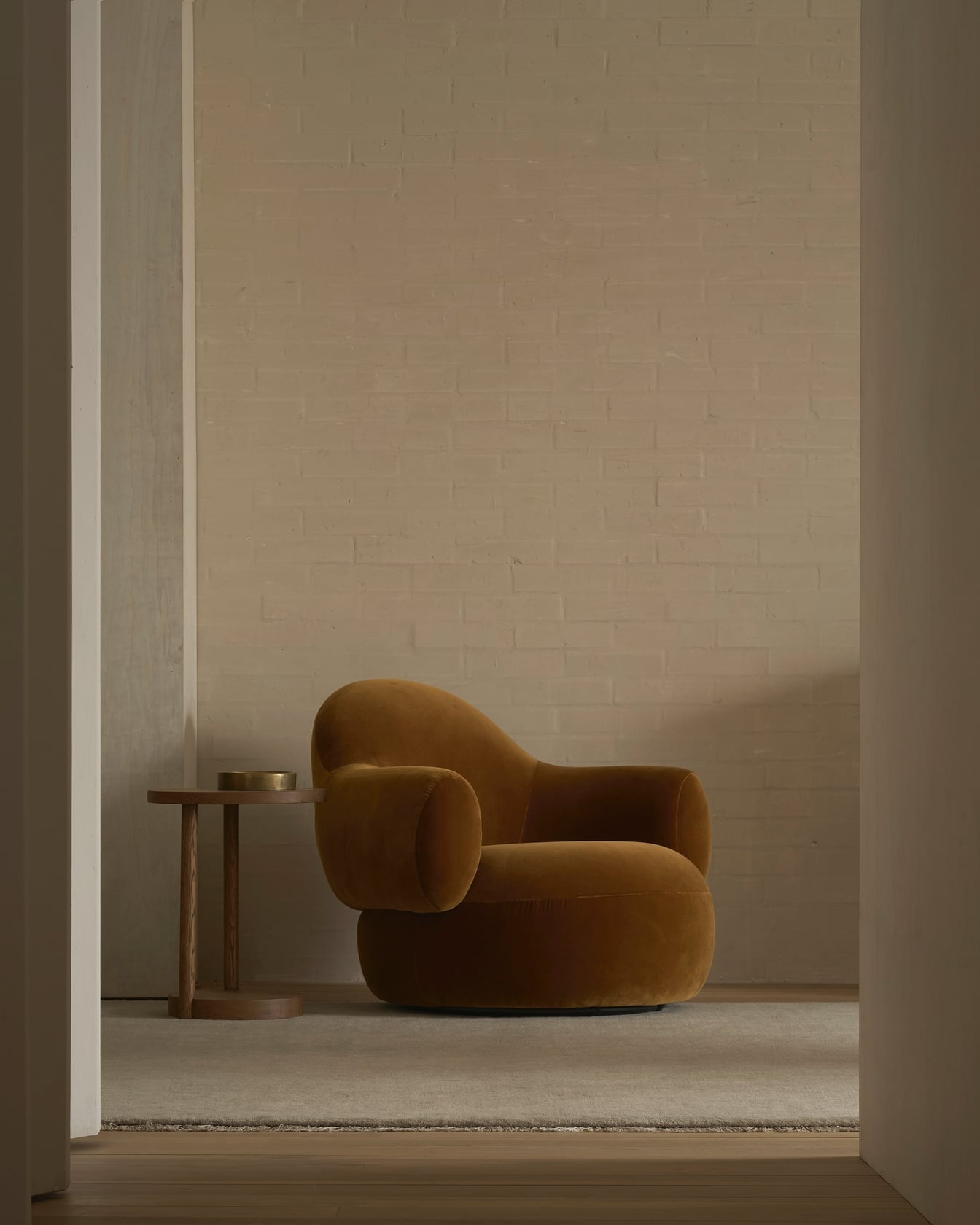 Toad Lounge Chair - Fawn-Fleece 0015 - Floor Stock