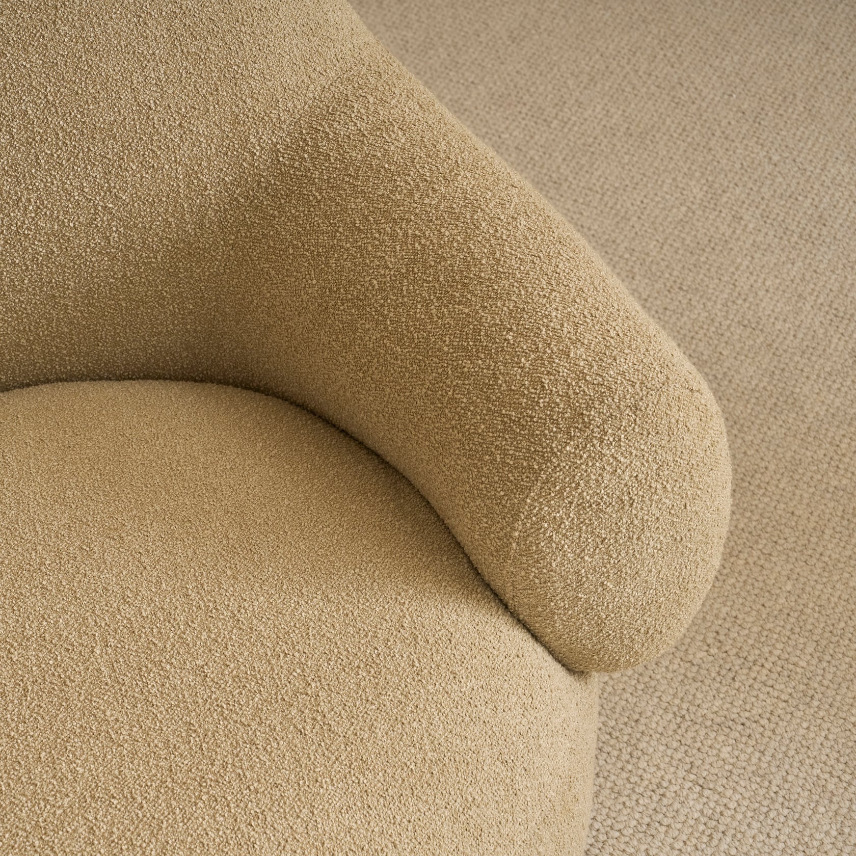 Toad Lounge Chair - Fawn-Fleece 0015 - Floor Stock