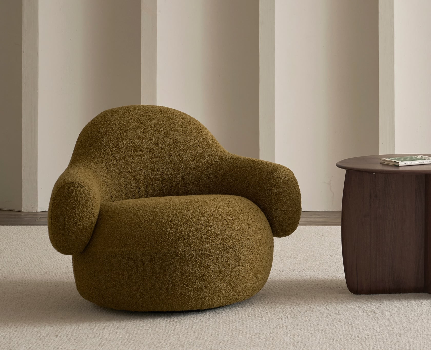 Toad Lounge Chair - Fawn-Fleece 0015 - Floor Stock
