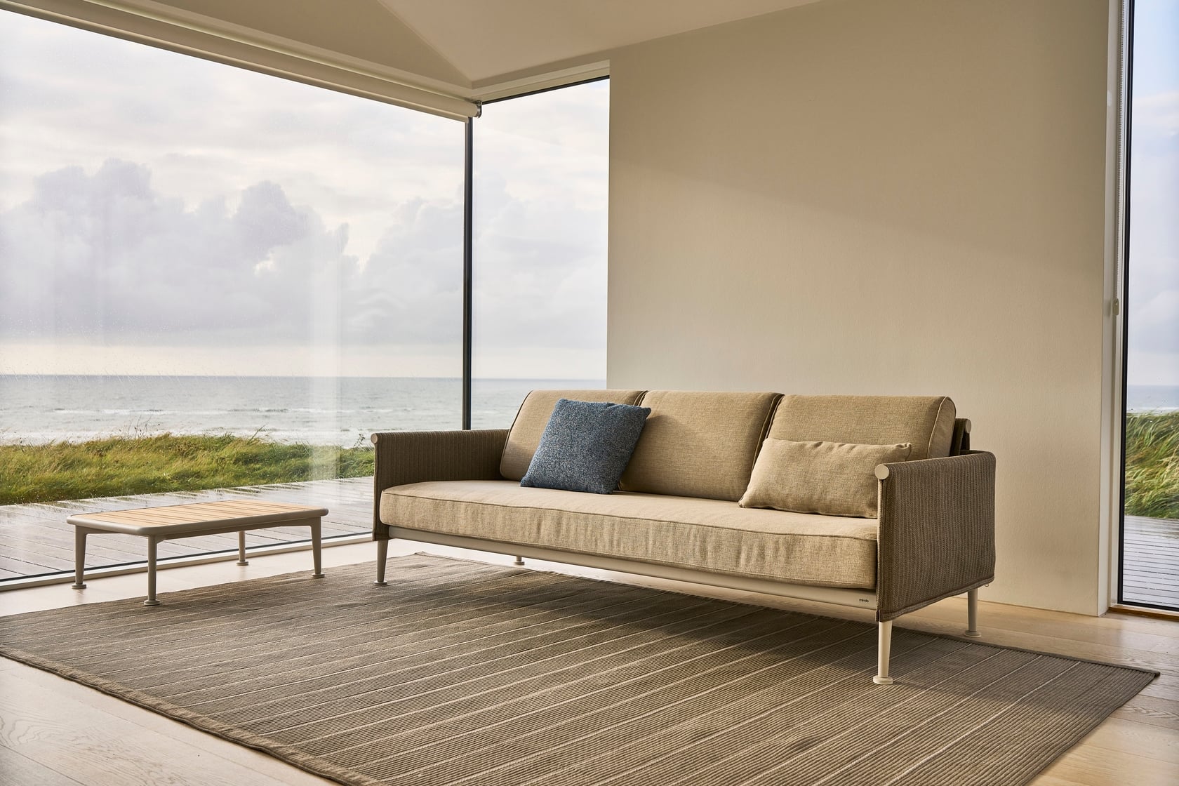 Mindo 122 3 Seater Sofa - Light Grey/Carbon - Floor Stock