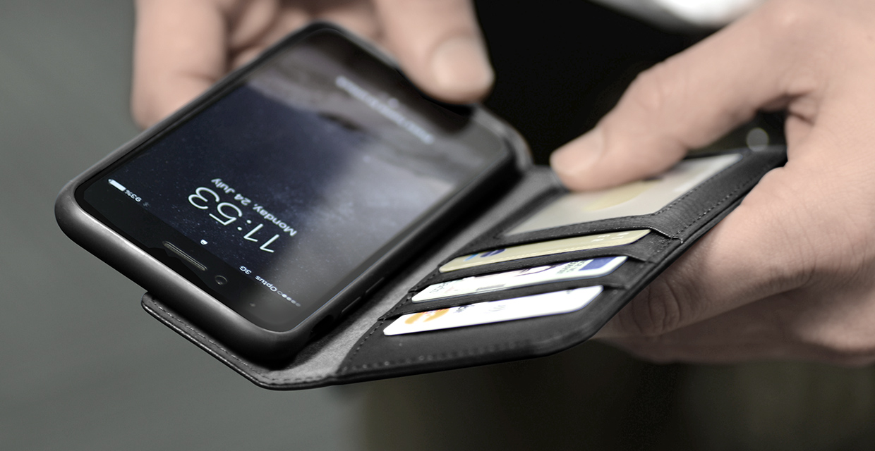 iPhone 8 & 7 Leather Wallet Case in Black