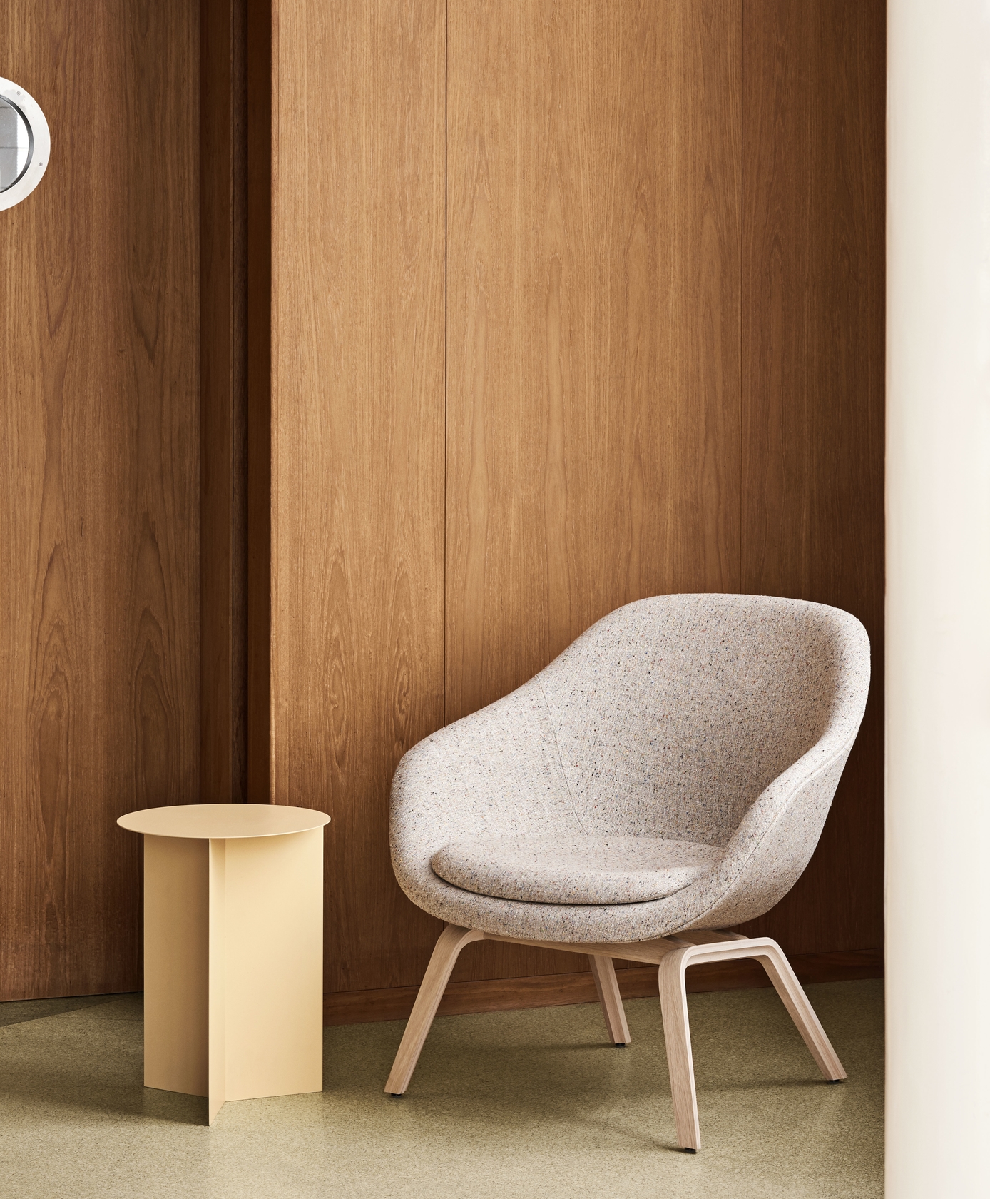 Slit Round High Table