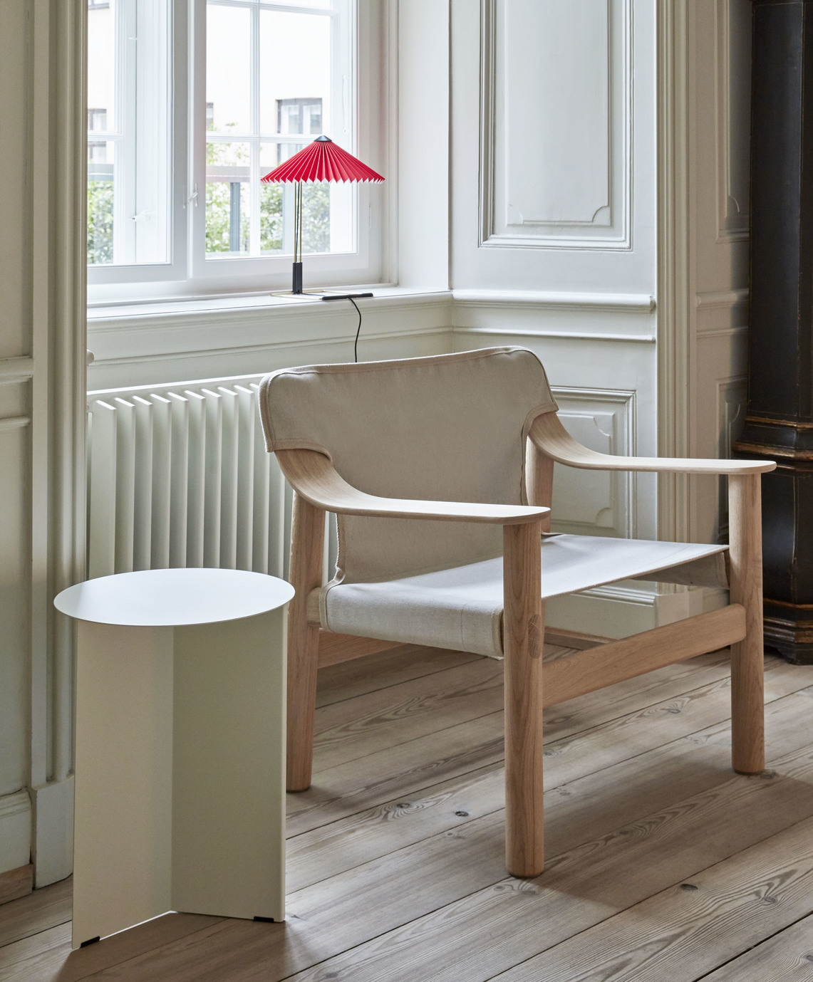 Slit Round High Table