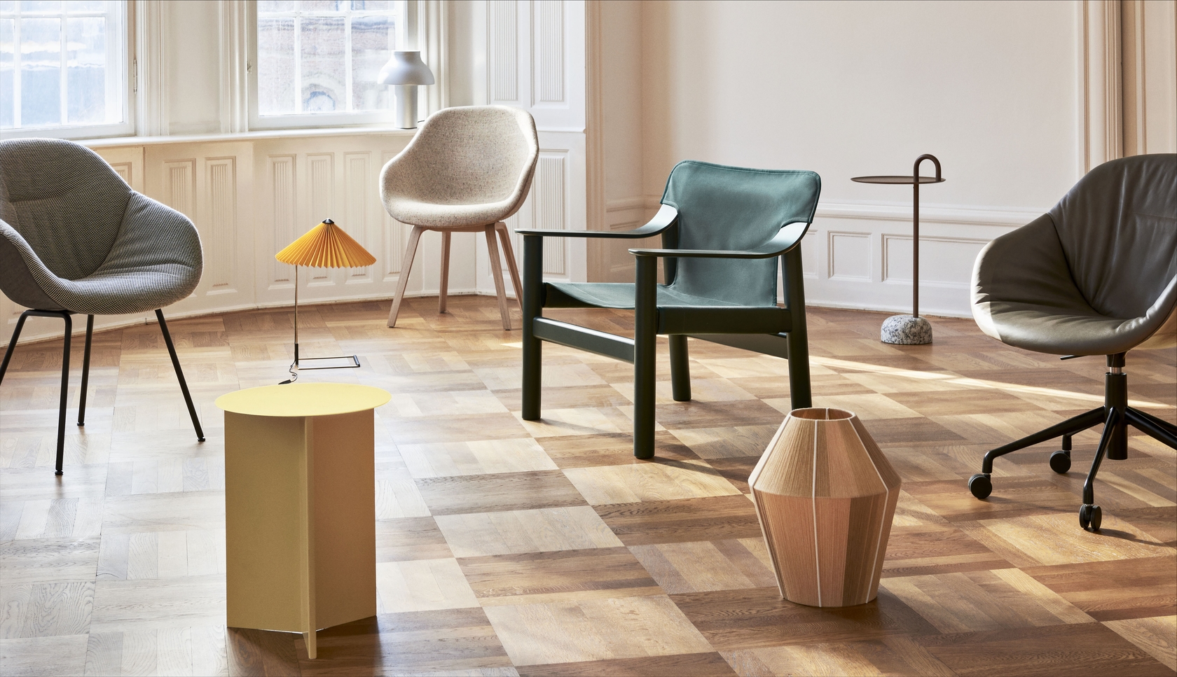 Slit Round High Table