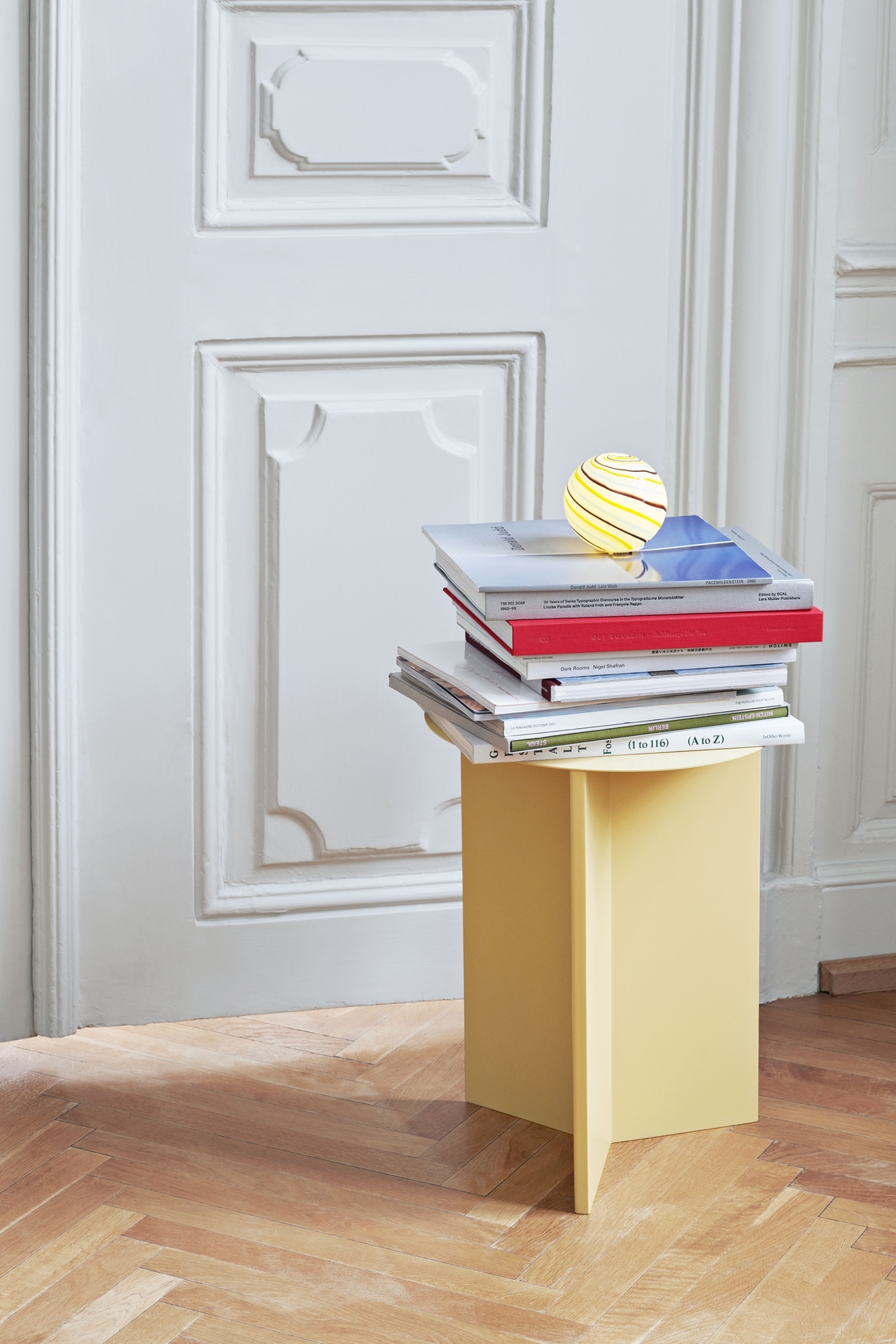 Slit Round High Table
