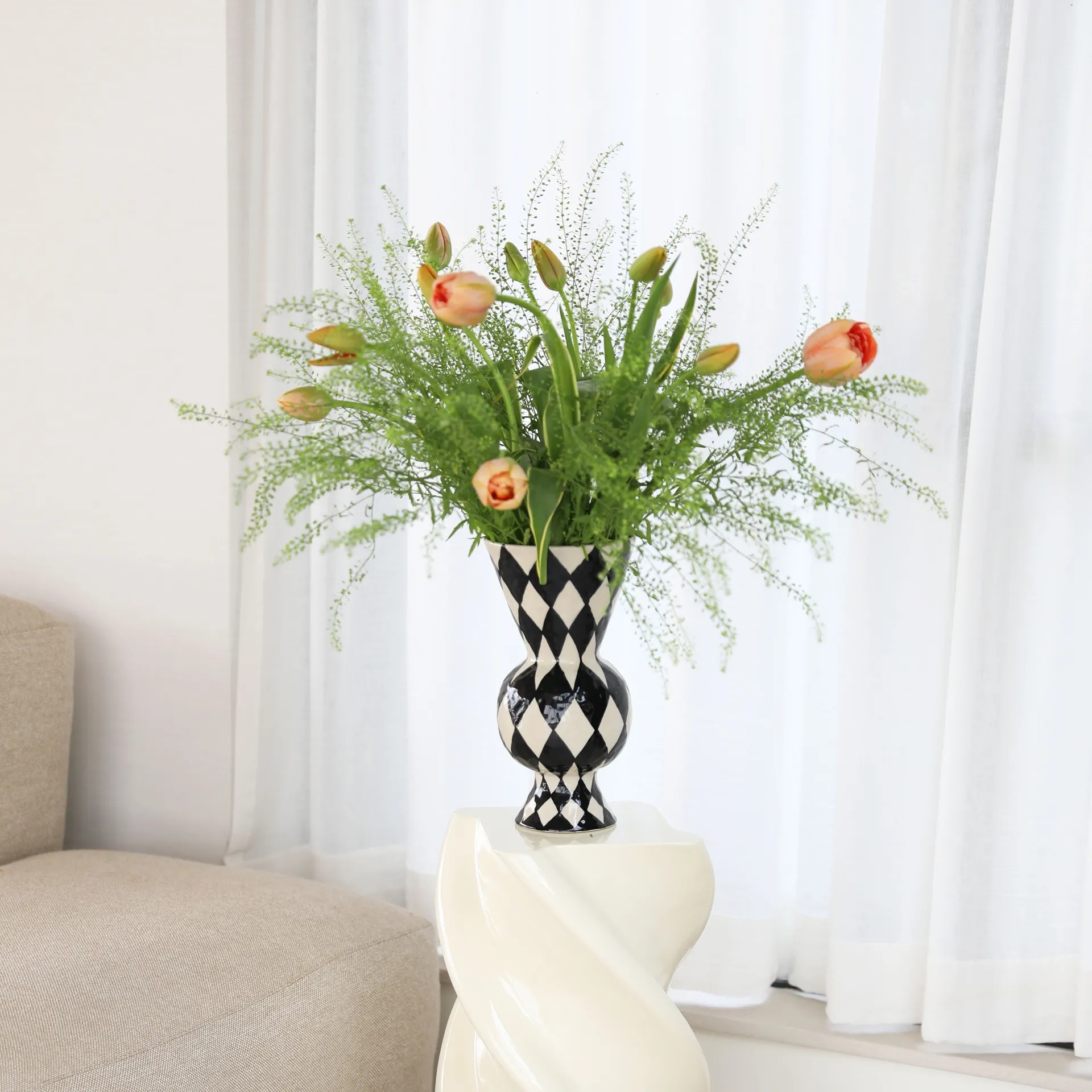 Rhombic Vase - Black