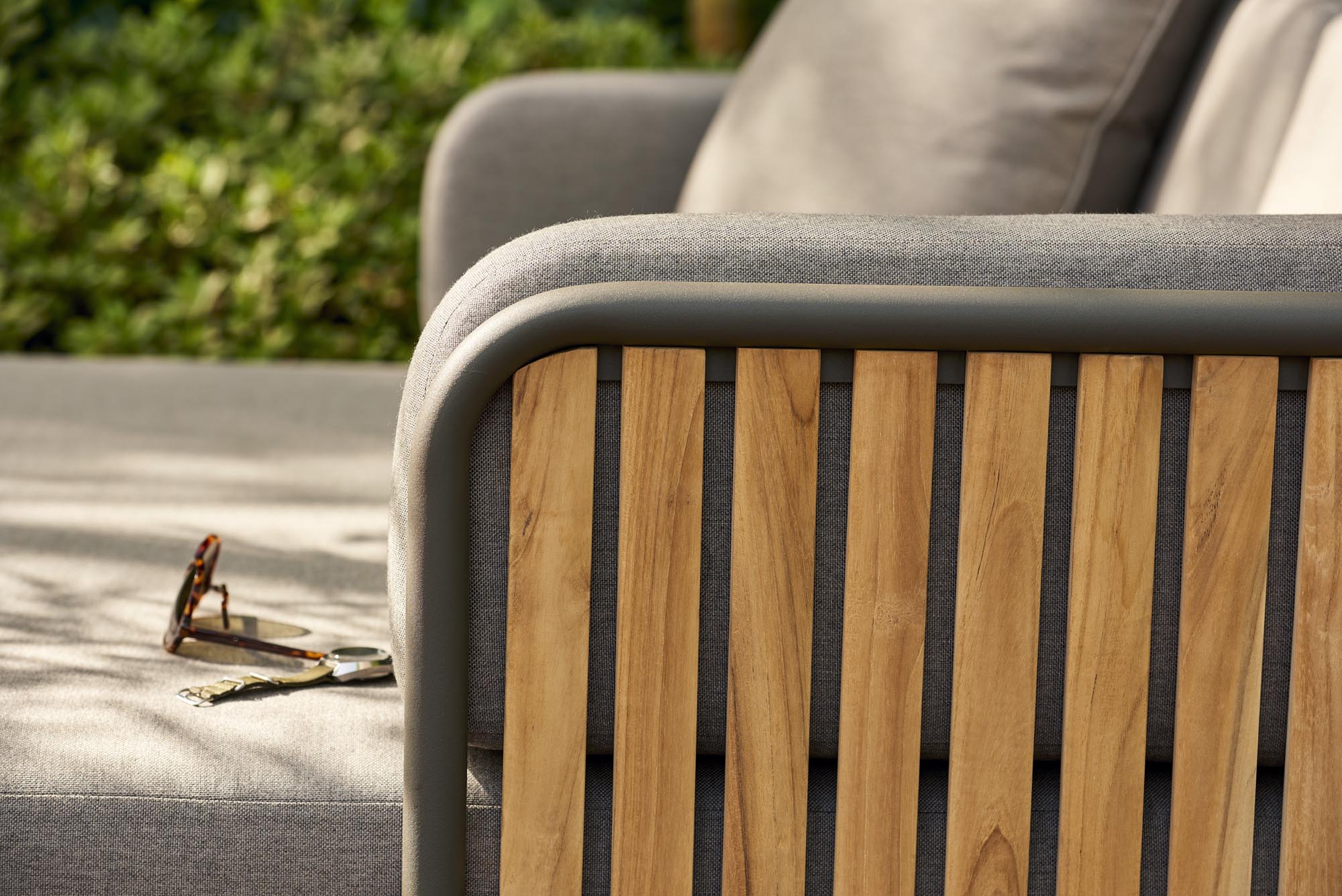 Mindo 100 Daybed - Carbon - Floor Stock