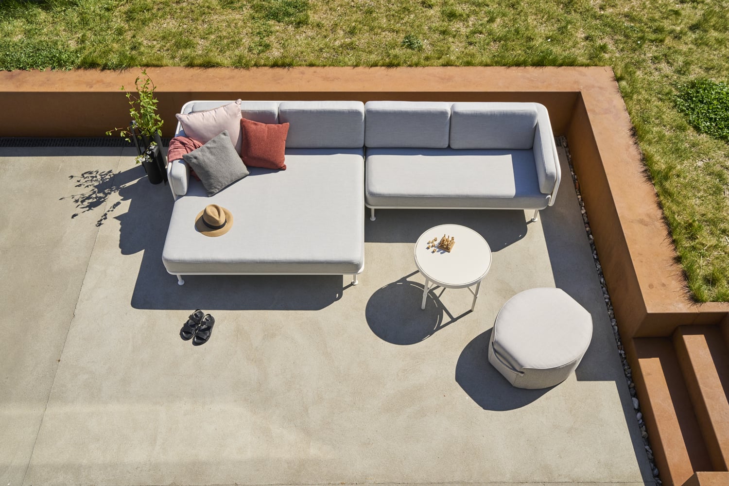 Mindo 100 Sofa - Daybed Right - Warm Grey Carbon - Floor Stock