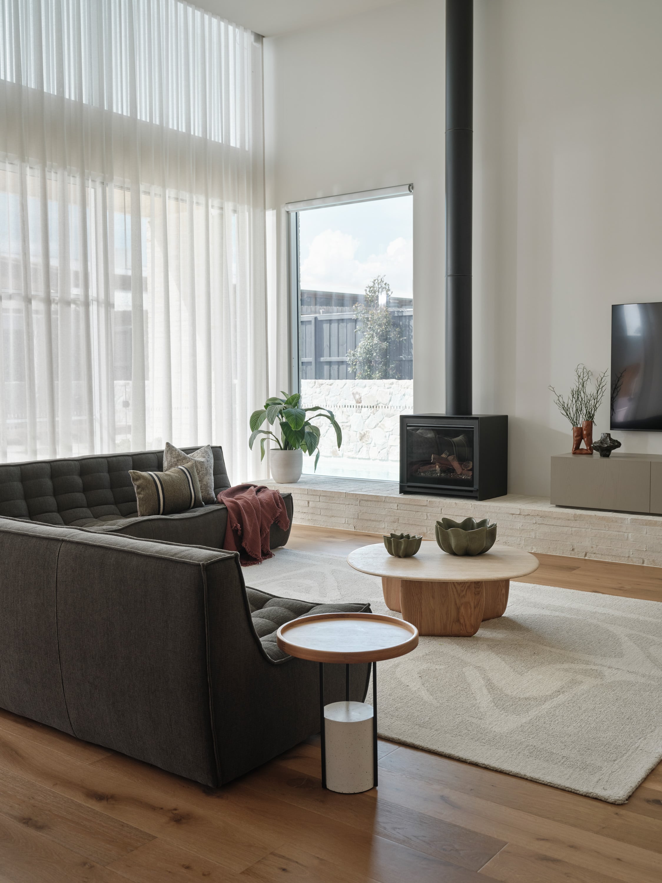 Cloch End Table- Tall / Black Concrete/Walnut - Floor Stock