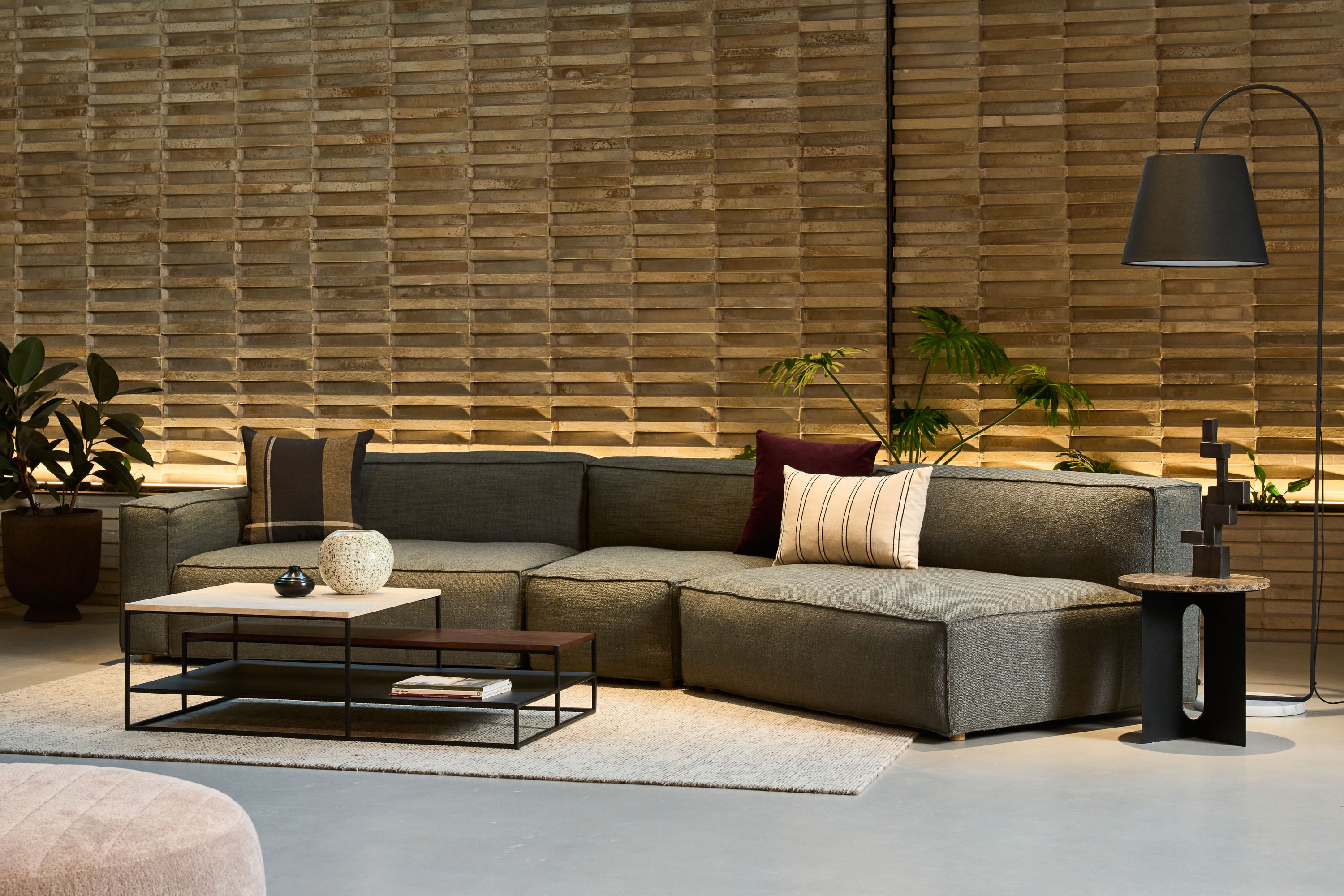 Sila Floor Lamp - Black - Floor Stock