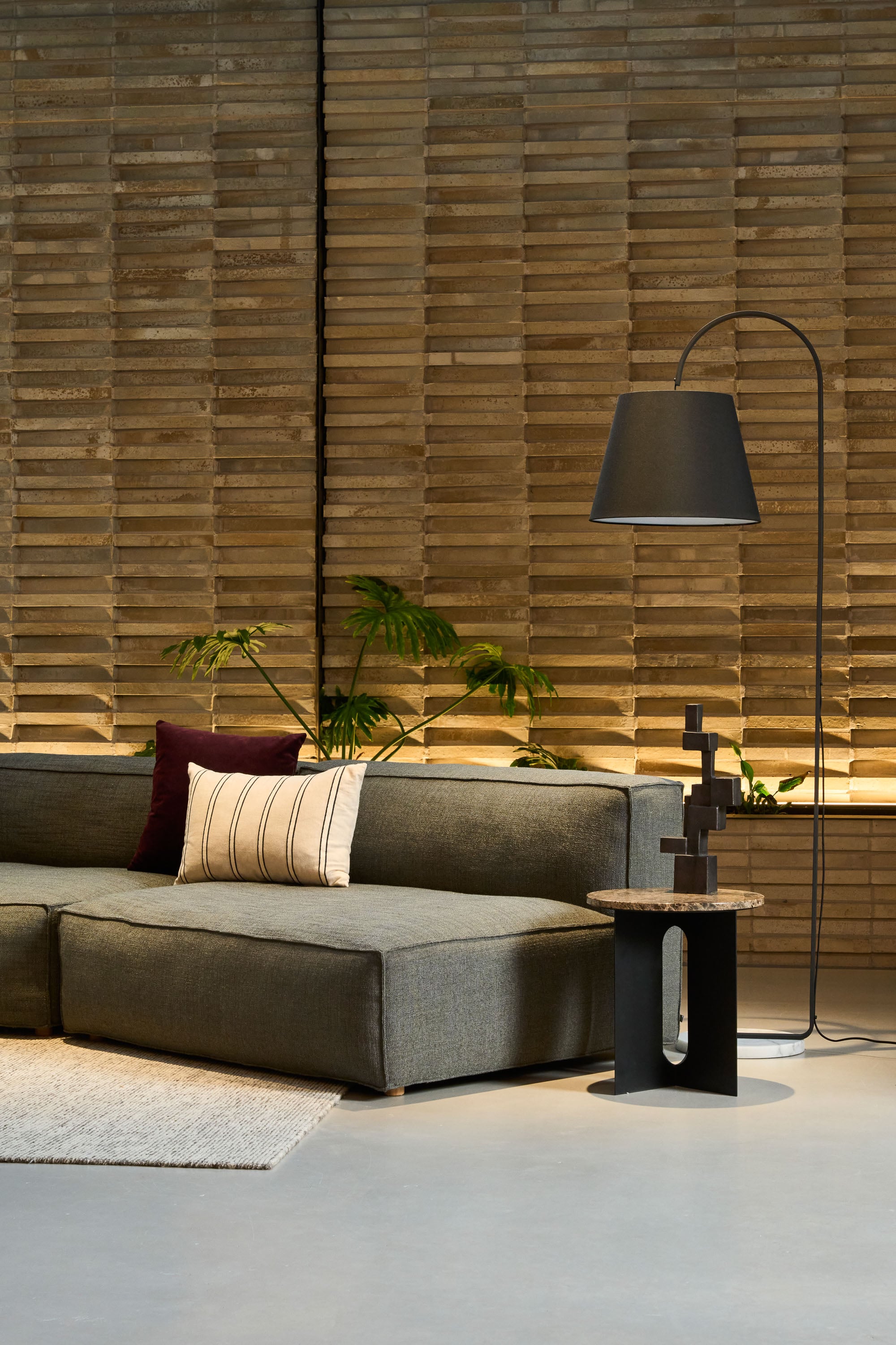 Sila Floor Lamp - Black - Floor Stock