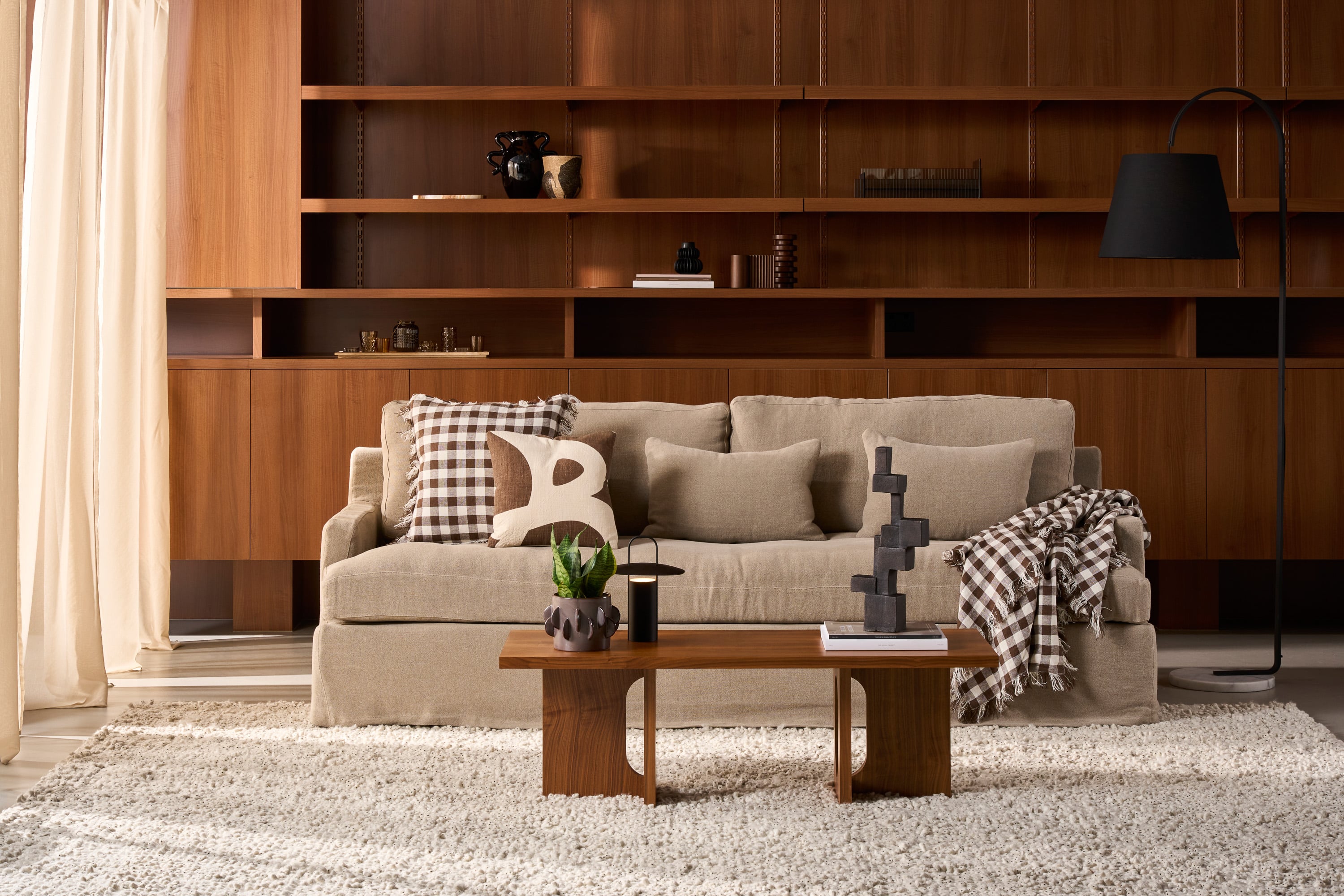 Sila Floor Lamp - Black - Floor Stock