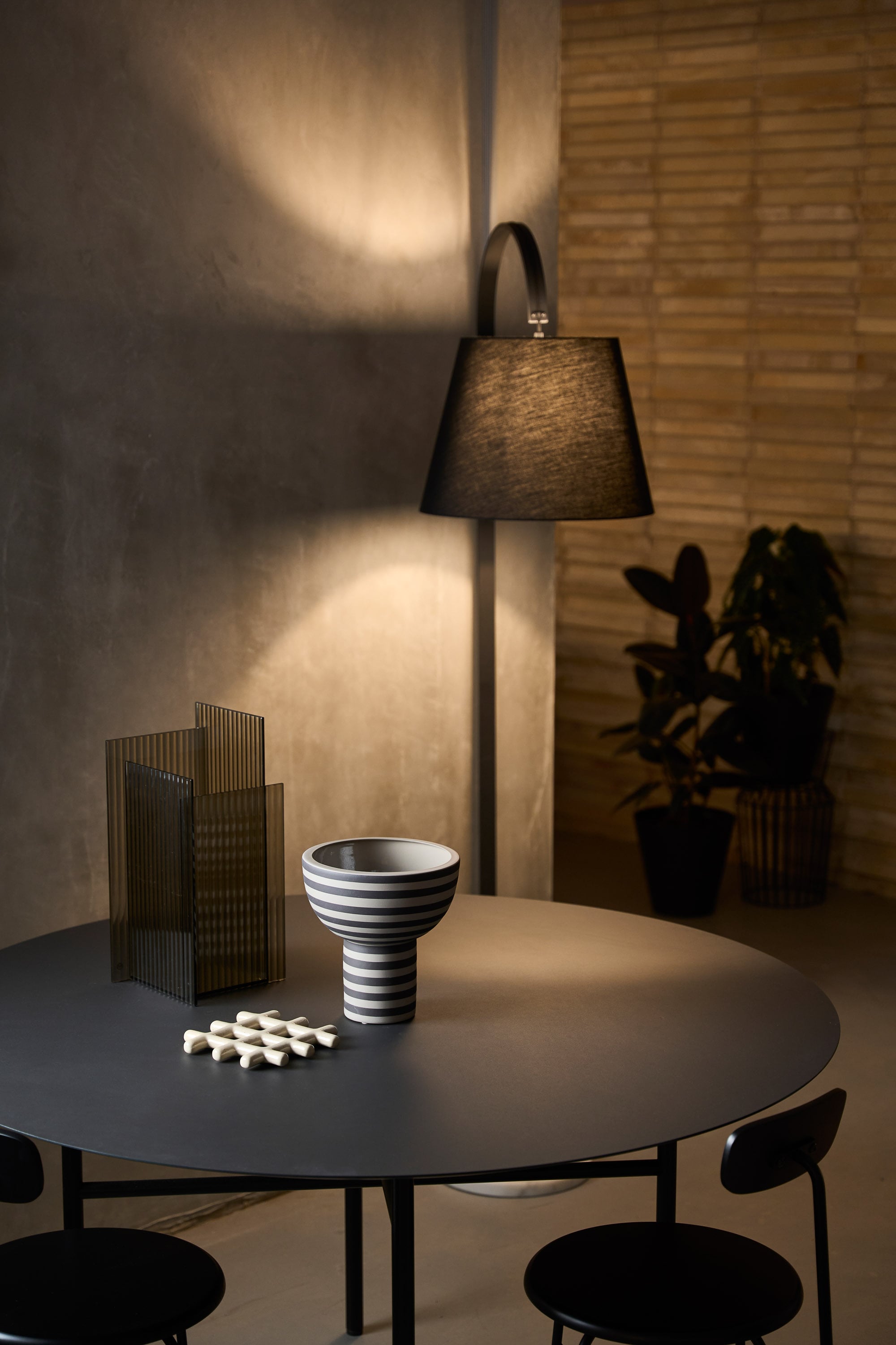 Sila Floor Lamp - Black - Floor Stock