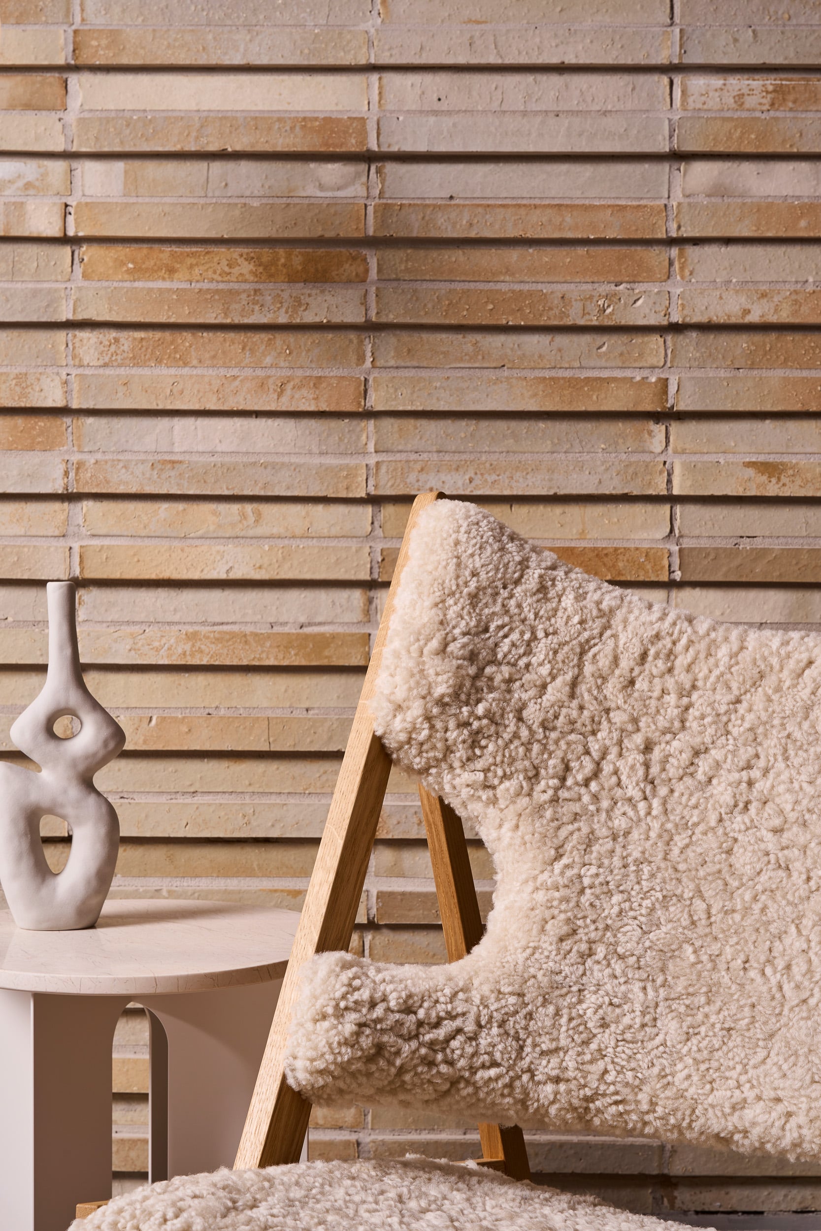 Knitting Lounge Chair - Natural Oak/Sheepskin Nature - Floor Stock