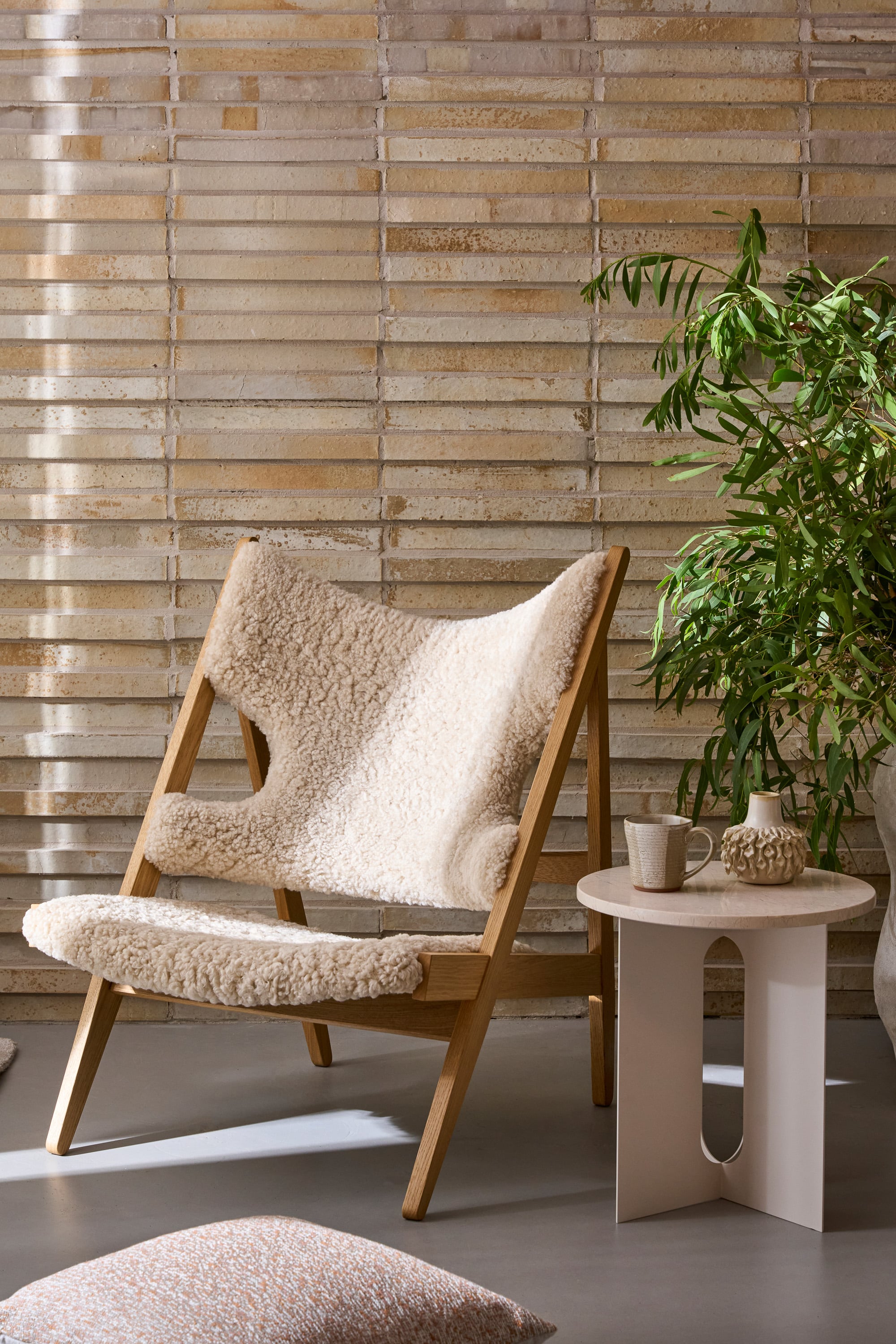 Knitting Lounge Chair - Natural Oak/Sheepskin Nature - Floor Stock
