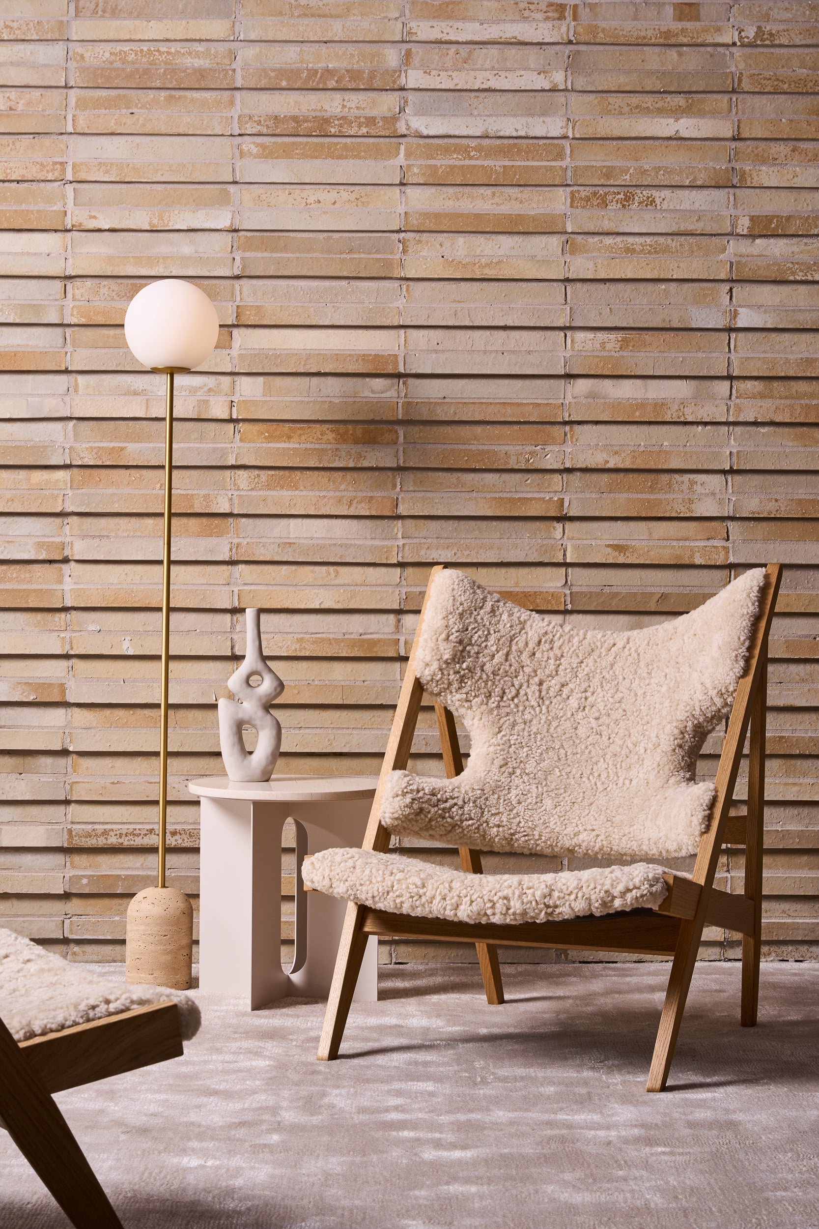 Knitting Lounge Chair - Natural Oak/Sheepskin Nature - Floor Stock