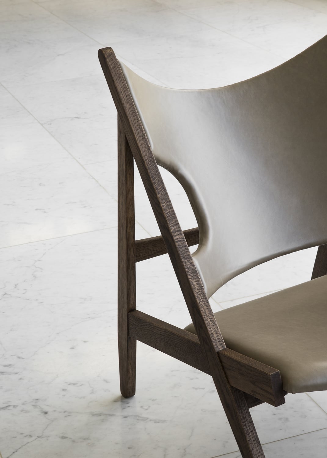 Knitting Lounge Chair - Natural Oak/Sheepskin Nature - Floor Stock