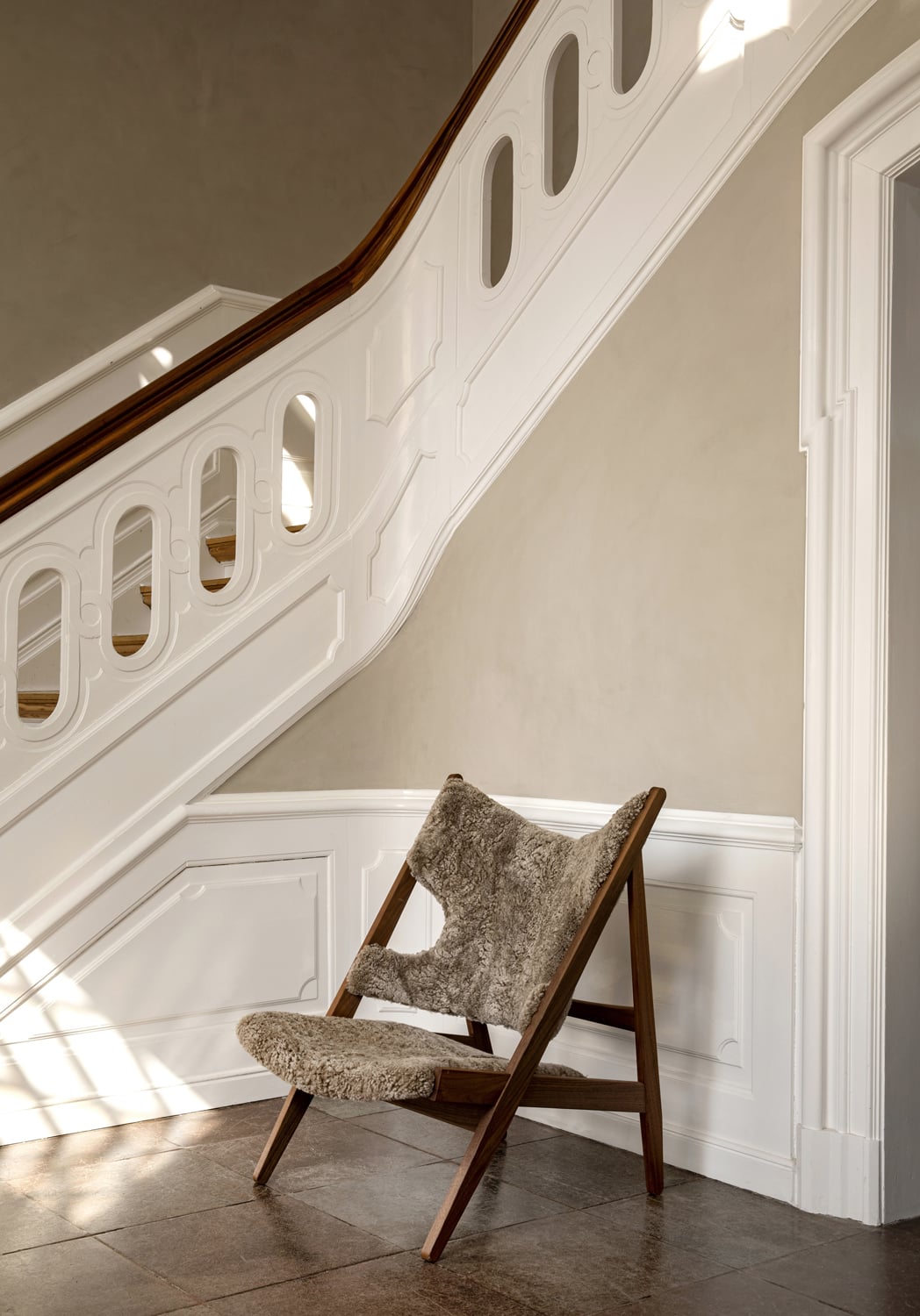 Knitting Lounge Chair - Natural Oak/Sheepskin Nature - Floor Stock