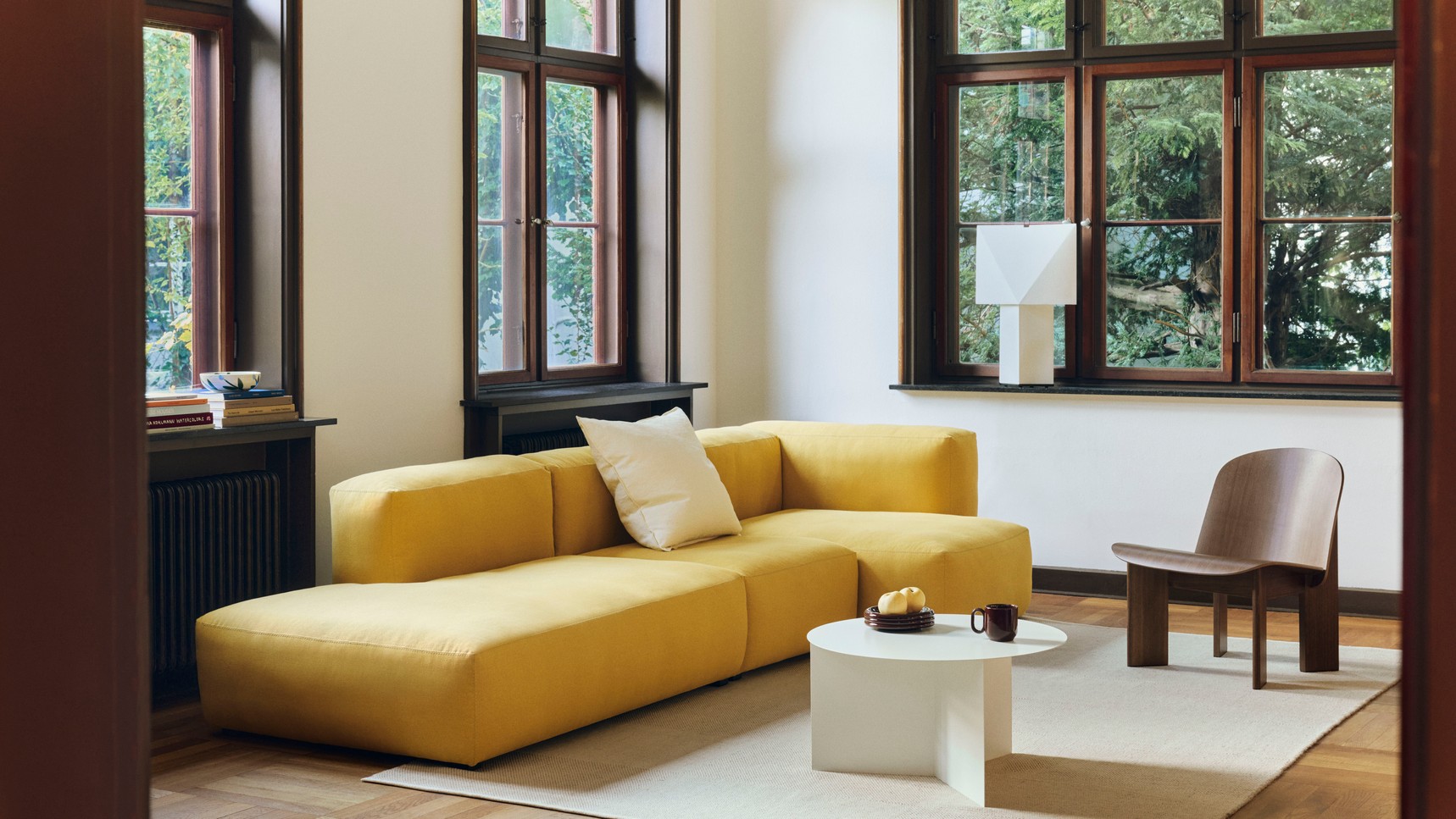 Slit Round XL Table