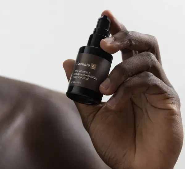 Model holding Synerie Ultimate A Serum