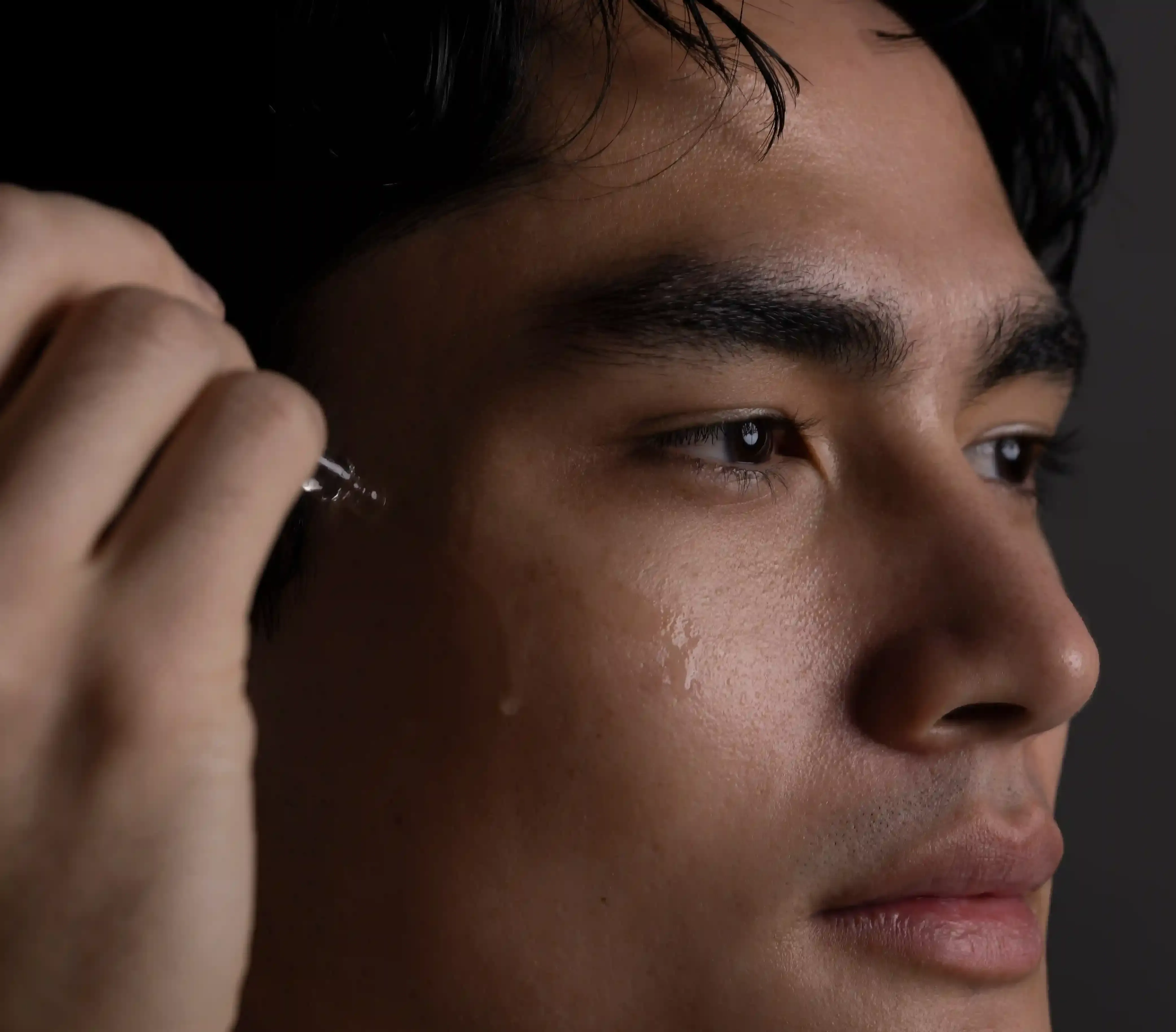 Model demonstrating Synergie Skin LumiBalance oil product