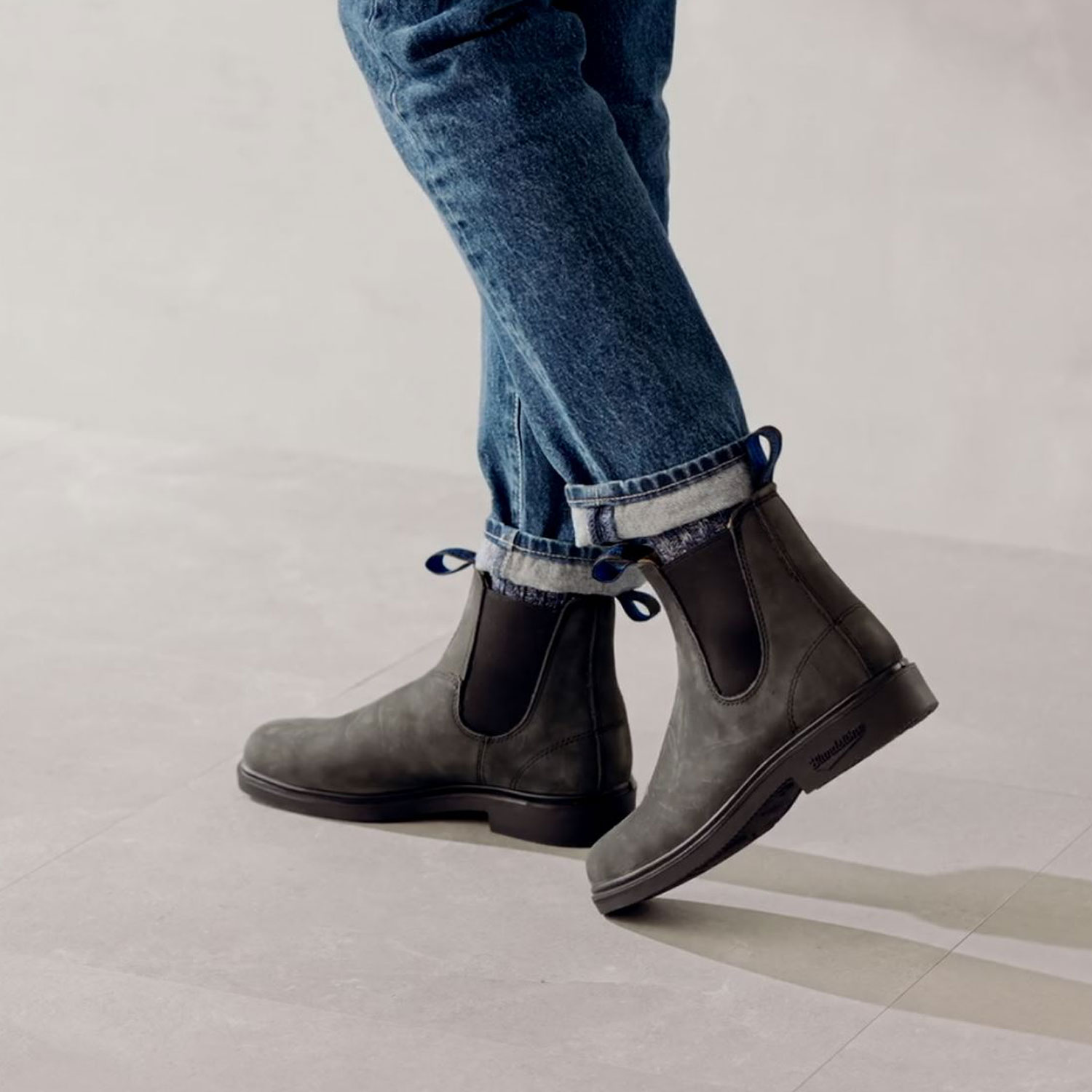 How To Style Blundstone Boots With Pants  How to style blundstone boots,  Blundstone women outfit winter, Blundstone women outfit