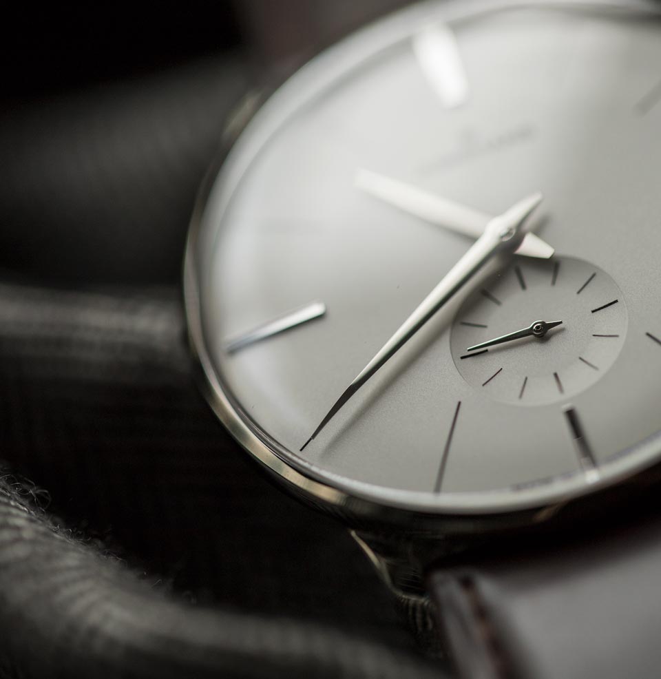 Meister Hand-Winding Deep, concave sub-dial
