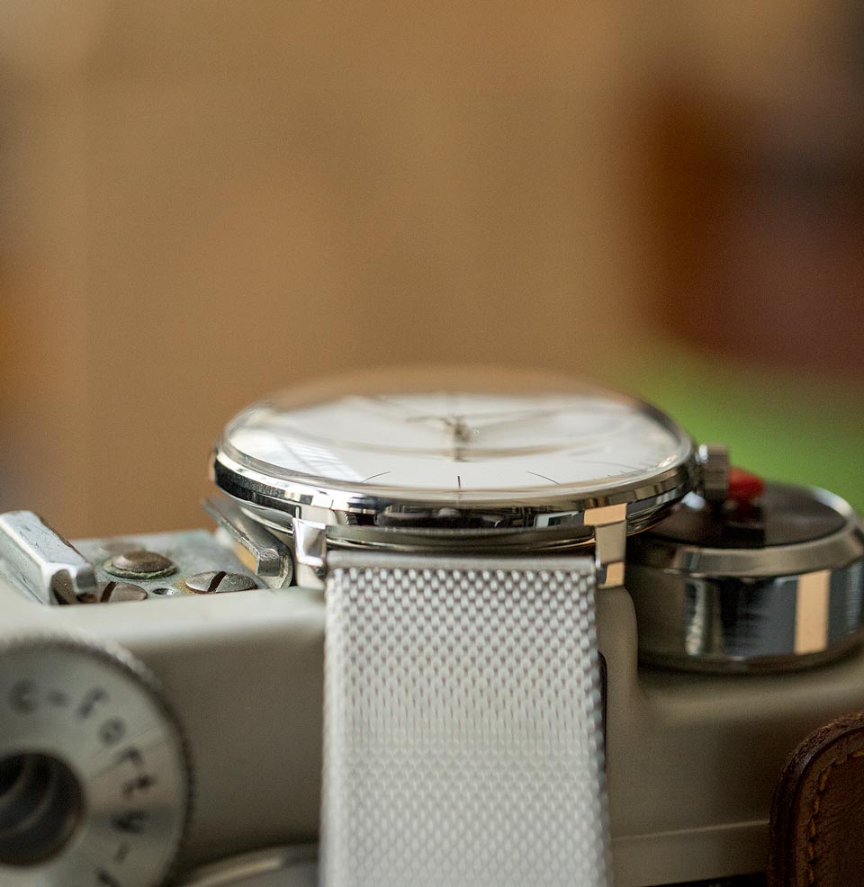 Max Bill Automatic High domed Plexiglass crystal