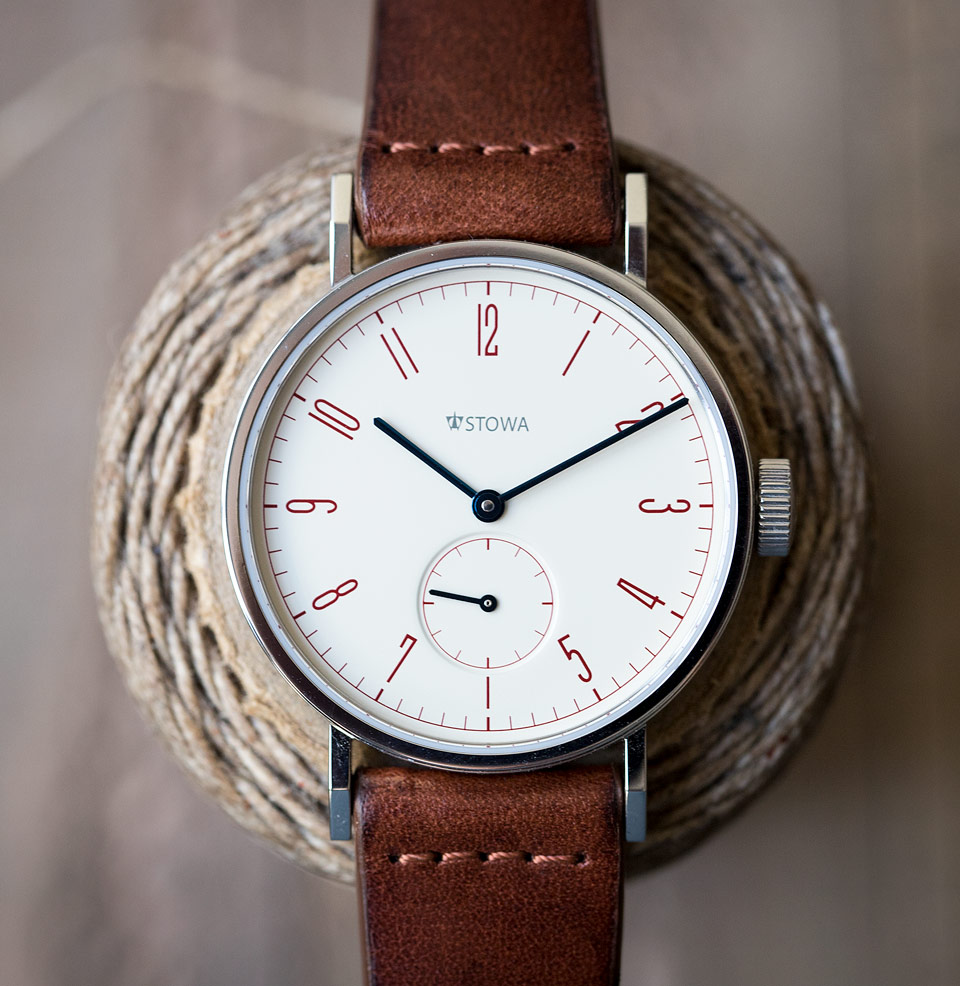 Antea KS LE Off-white with Dark Red