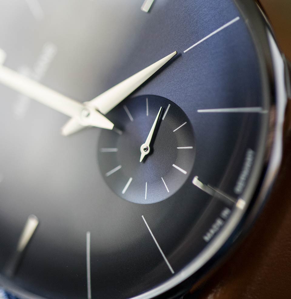 Meister Hand-Winding Deep, concave sub-dial