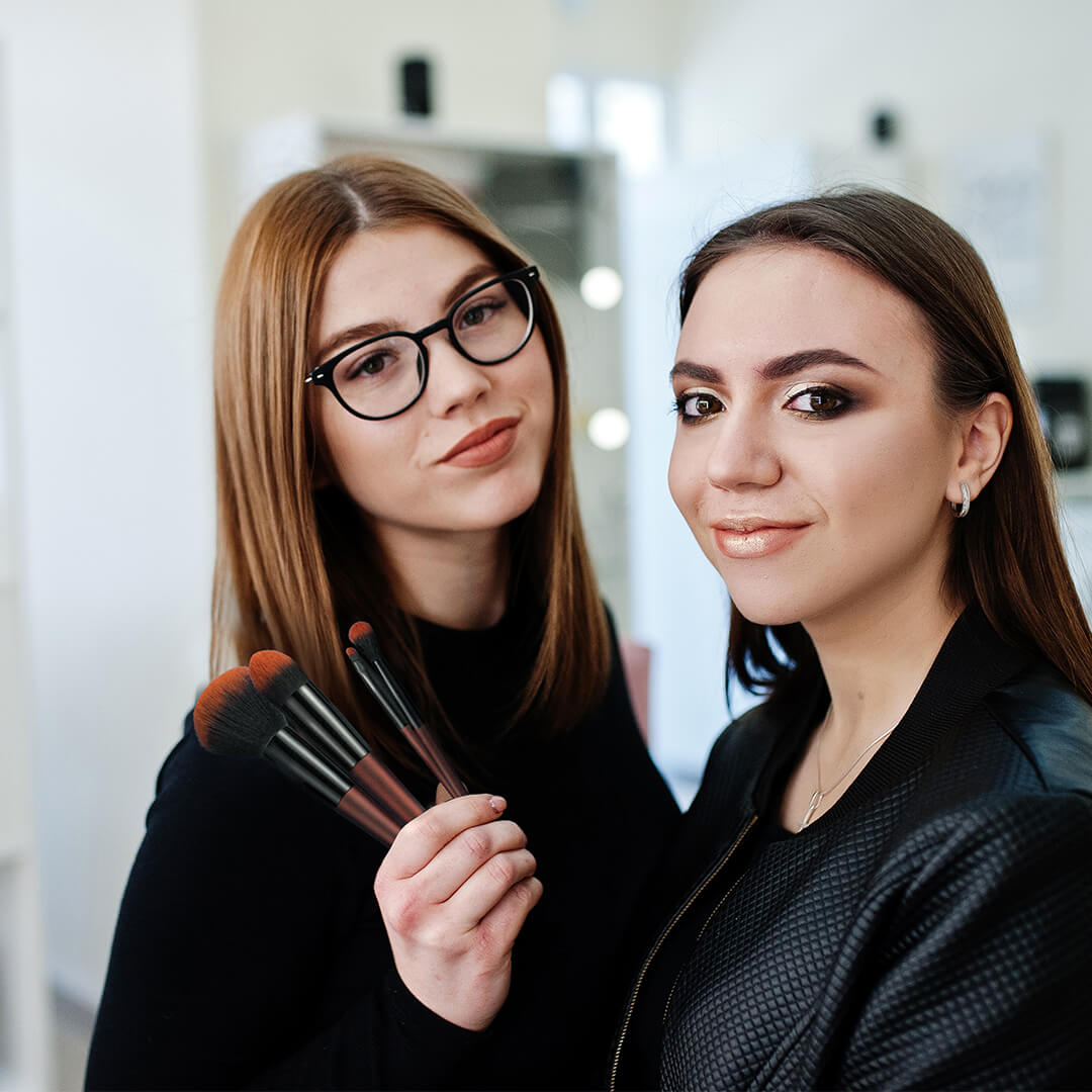 Makeup artists with the Aria best makeup brush set by Fancii